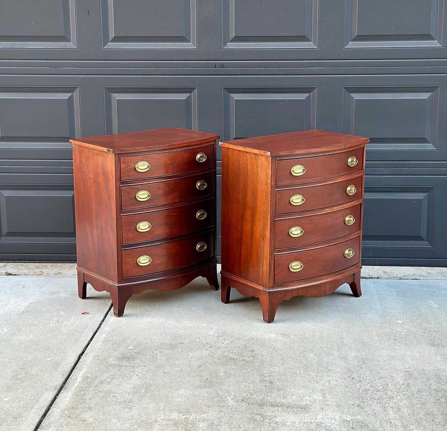 Vintage Mahogany Bow Front Hepplewhite Four Drawer Thomasville Nightstands - a Pair