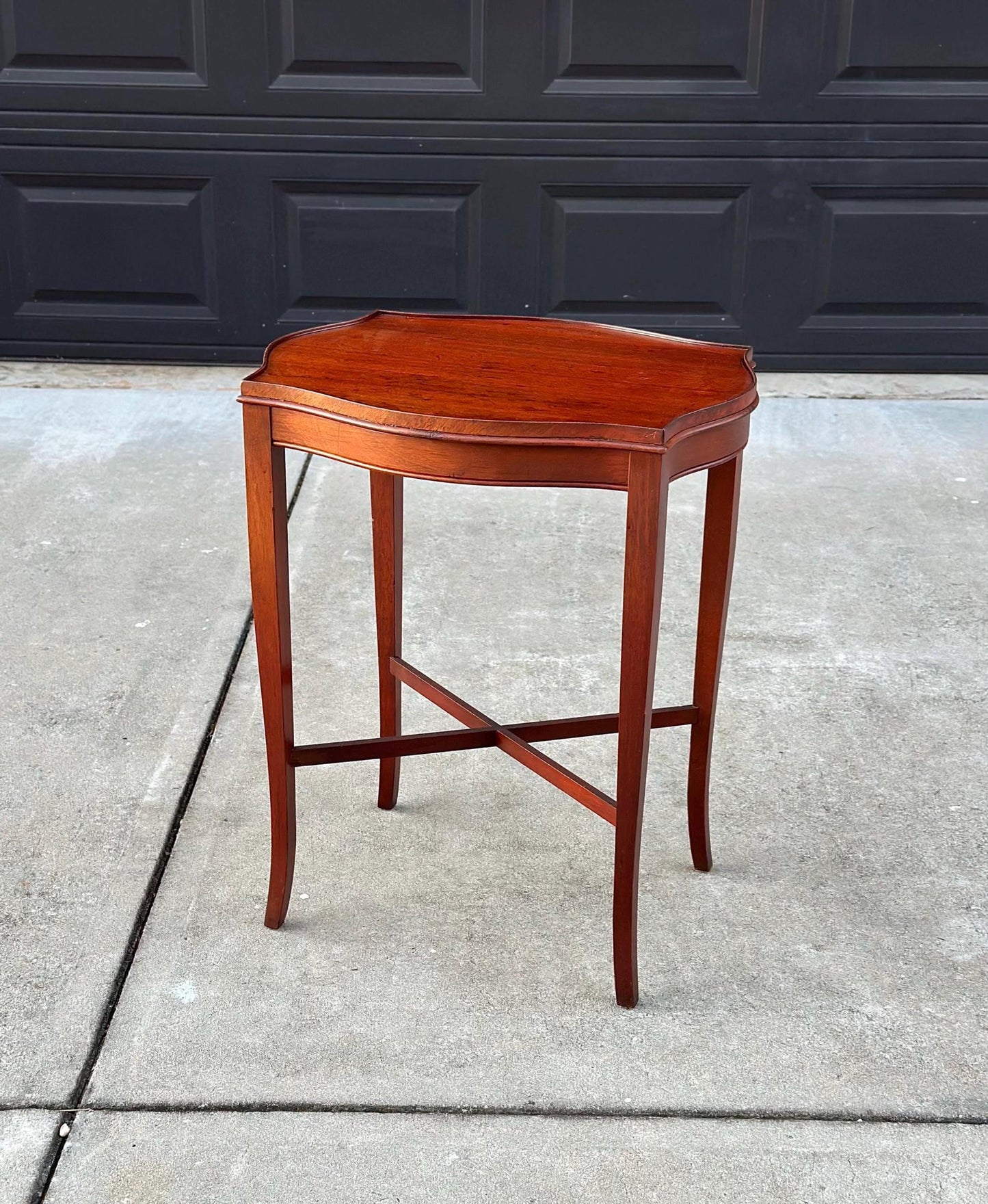Antique Mid 1900's Hepplewhite Mahogany Stretcher Base Lamp Table