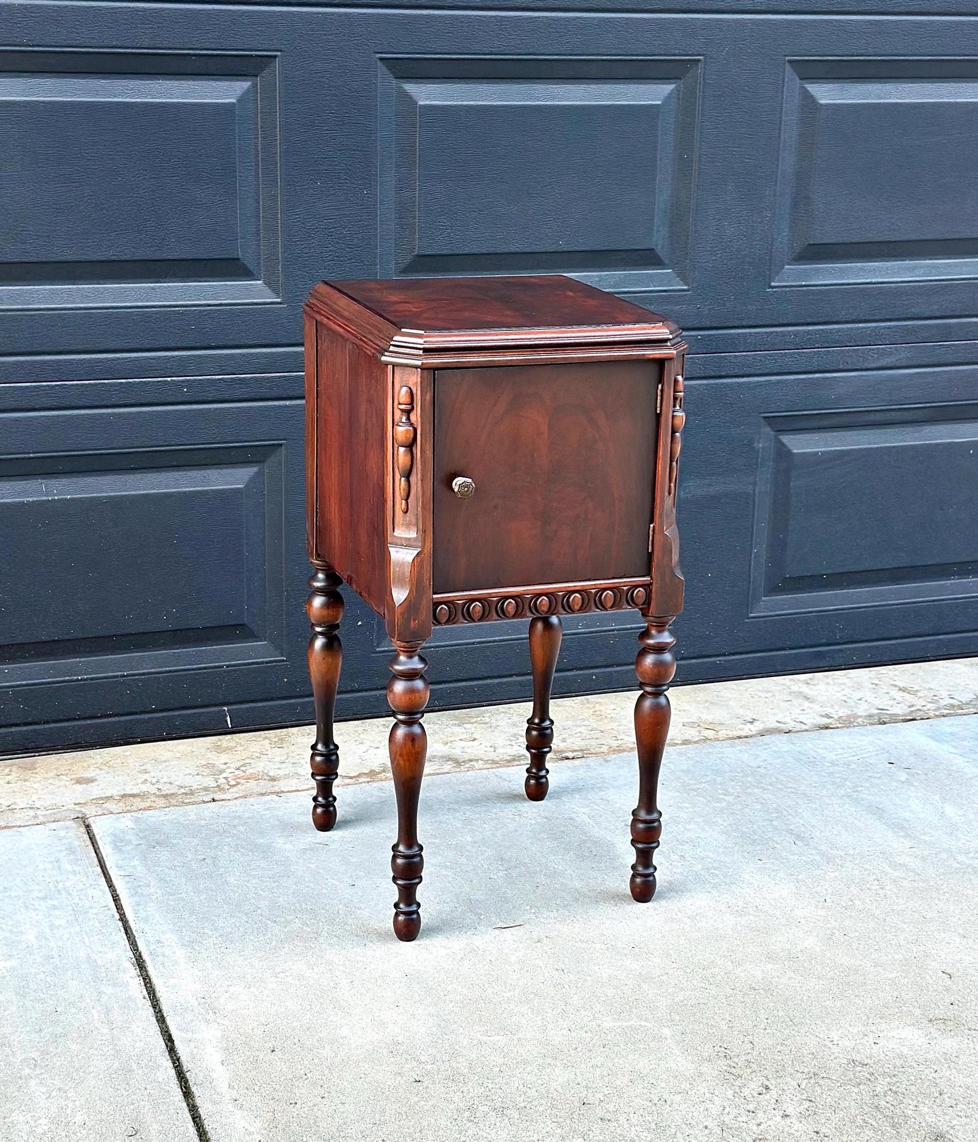 Antique Early 1900’s Small Mahogany Wood Table