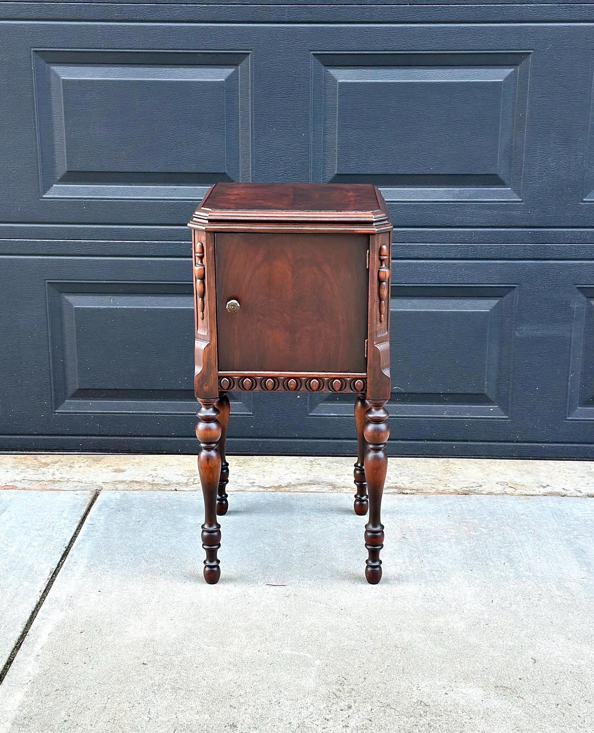 Antique Early 1900’s Small Mahogany Wood Table