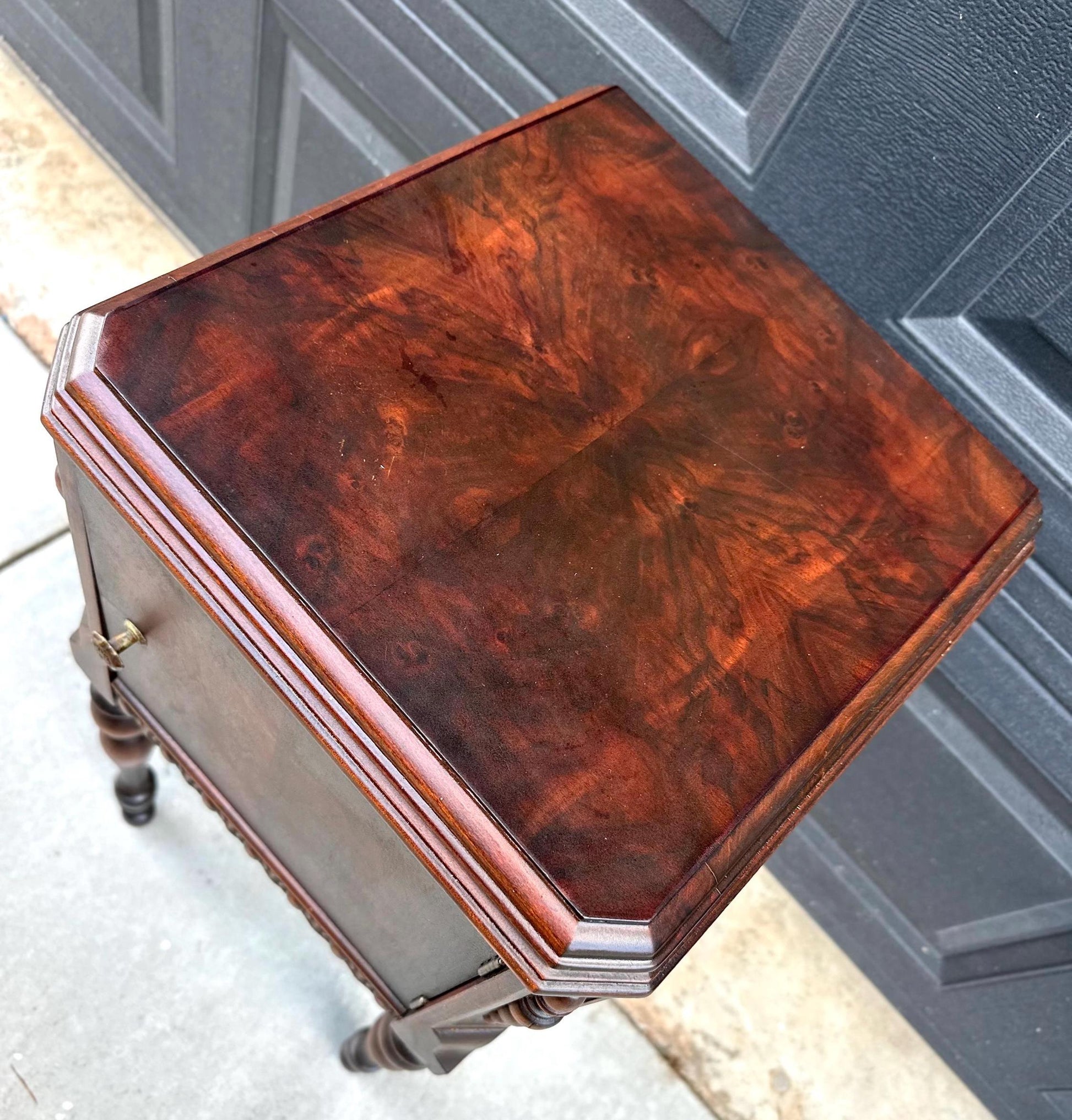 Antique Early 1900’s Small Mahogany Wood Table