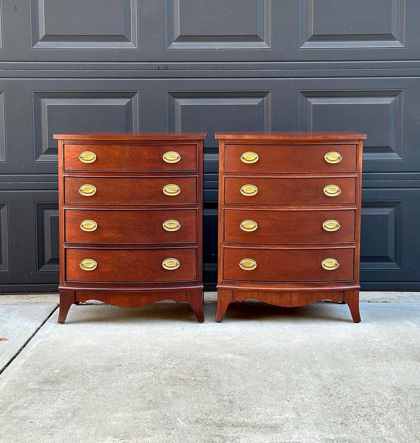 Vintage Mahogany Bow Front Hepplewhite Four Drawer Thomasville Nightstands - a Pair