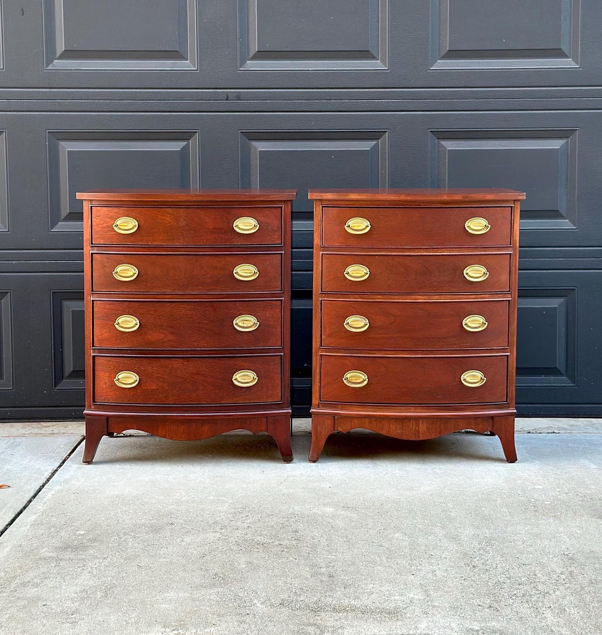Vintage Mahogany Bow Front Hepplewhite Four Drawer Thomasville Nightstands - a Pair