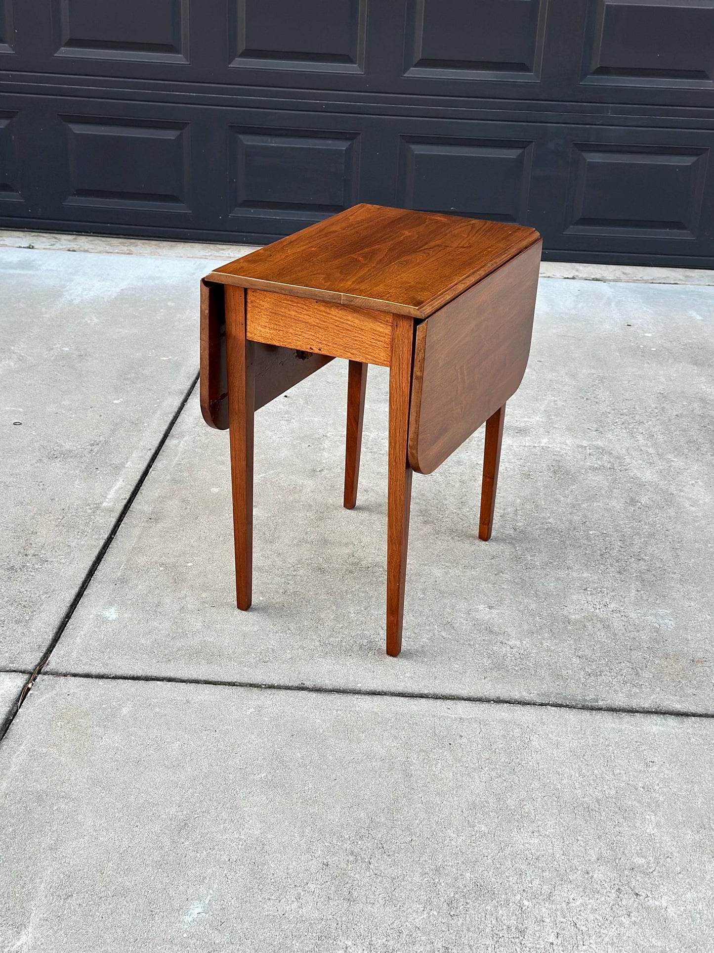 Antique Early 1900's Solid Wood Hepplewhite Cherry Drop-Leaf Table