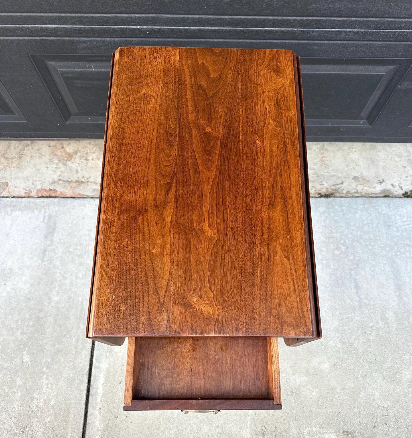 Antique Early 1900's Solid Wood Hepplewhite Cherry Drop-Leaf Table