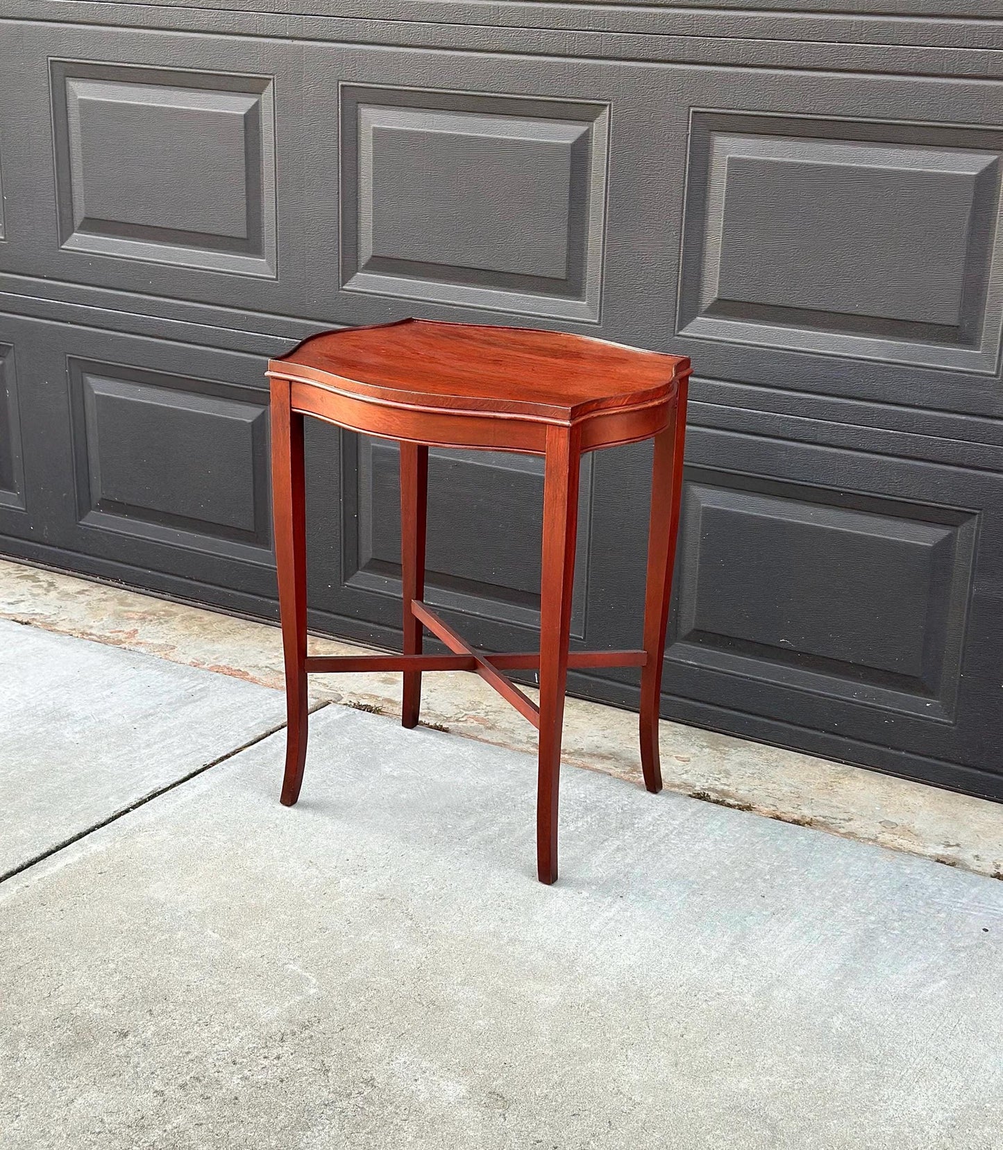 Antique Mid 1900's Hepplewhite Mahogany Stretcher Base Lamp Table