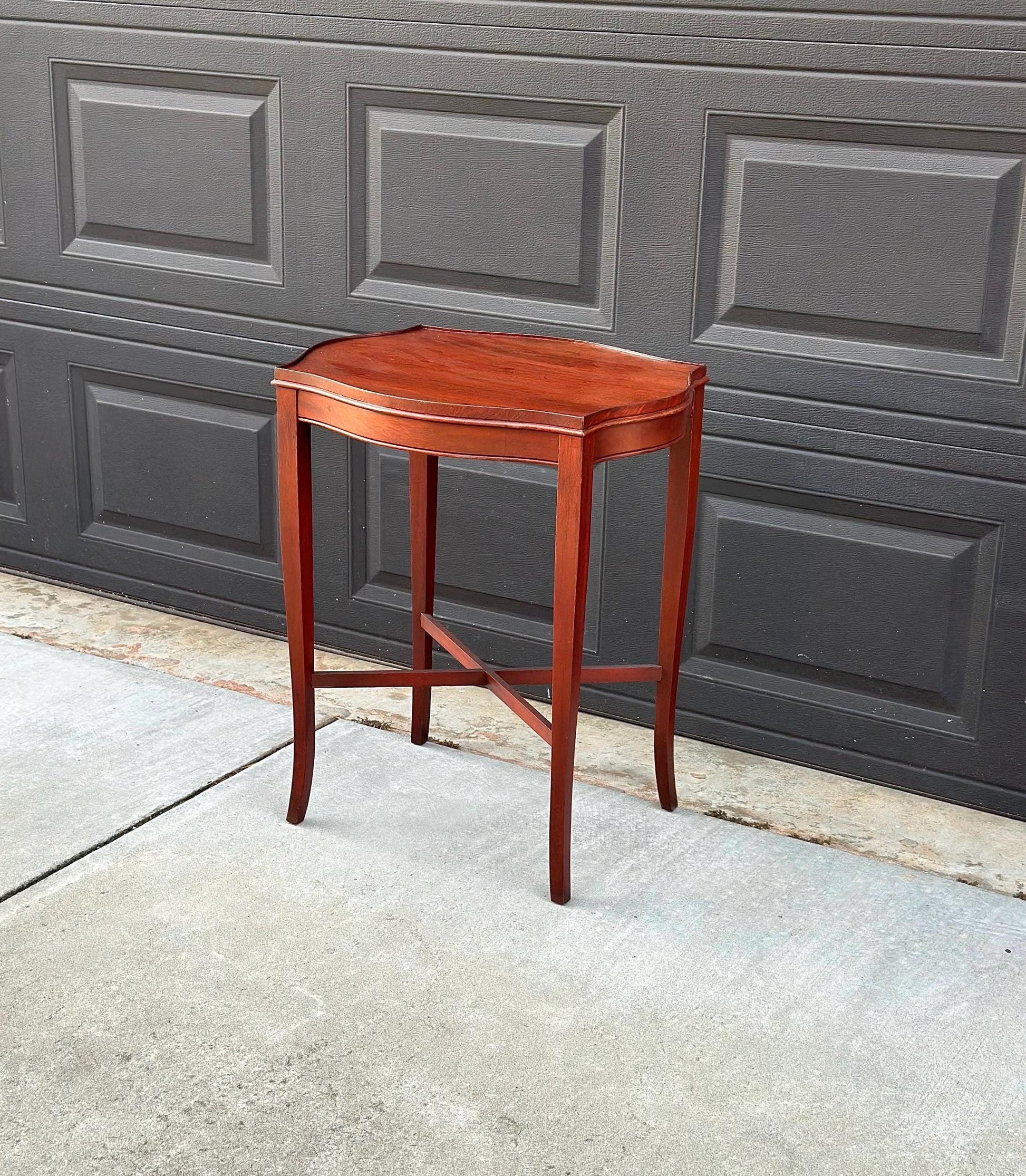 Antique Mid 1900's Hepplewhite Mahogany Stretcher Base Lamp Table