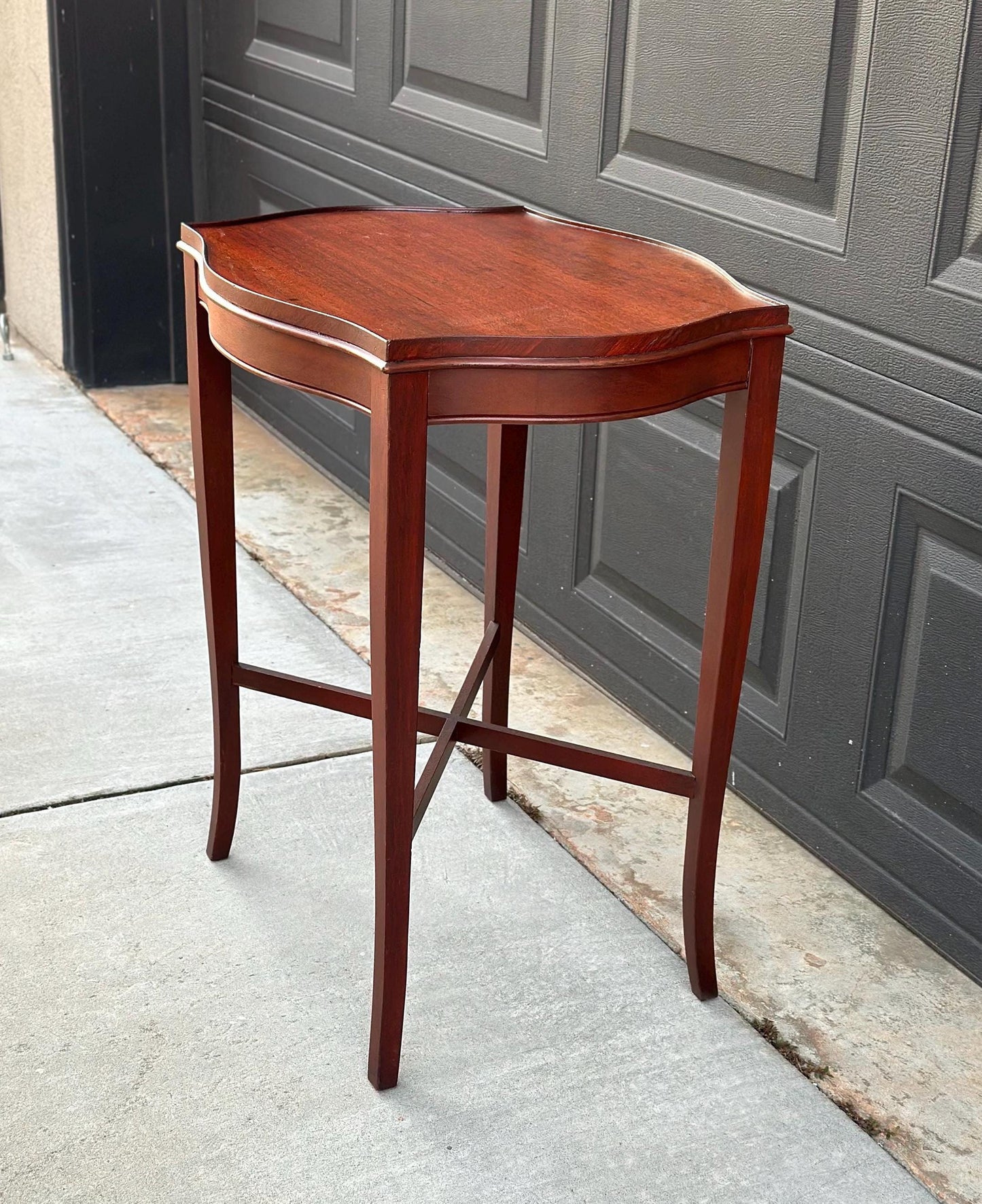 Antique Mid 1900's Hepplewhite Mahogany Stretcher Base Lamp Table