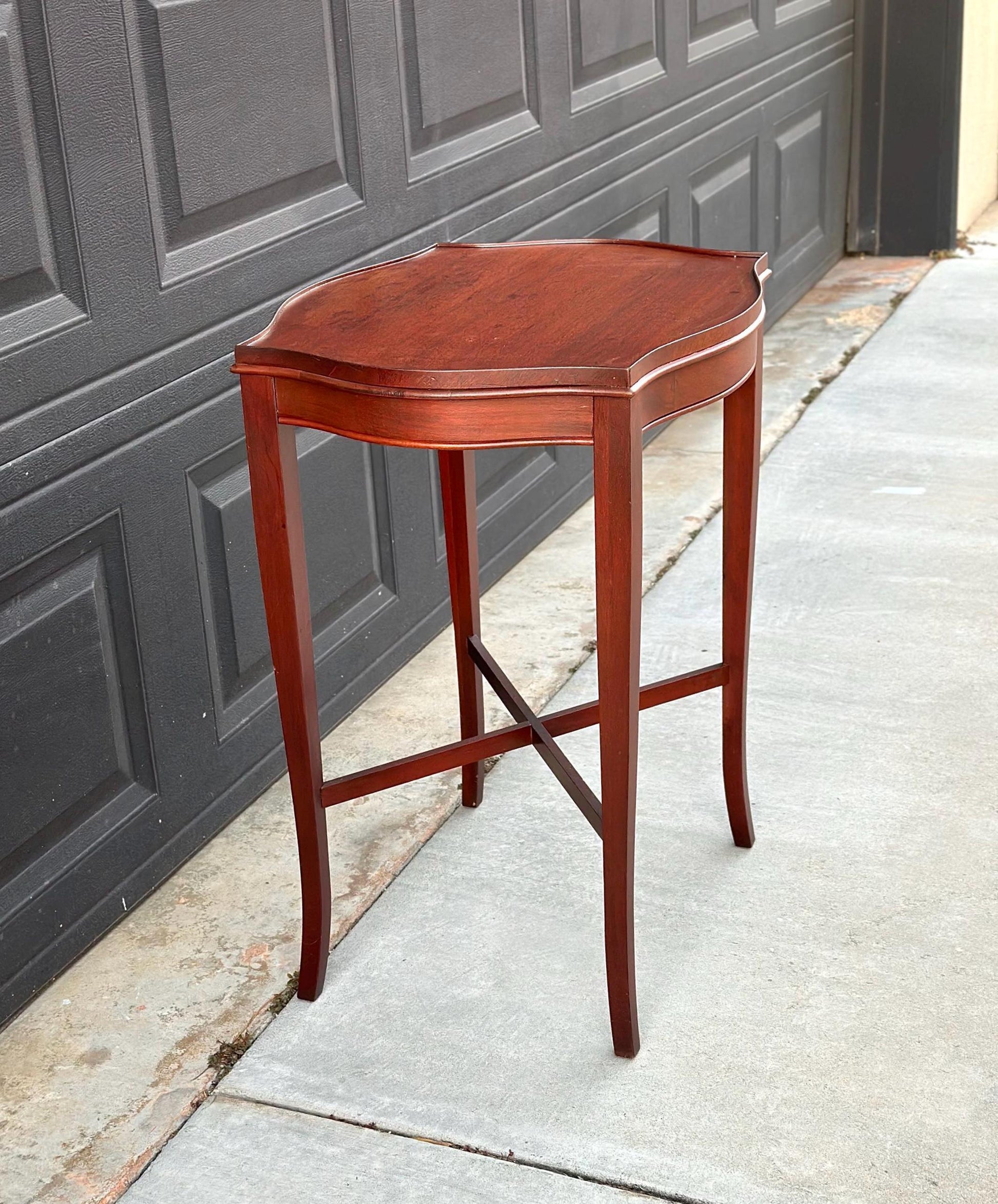 Antique Mid 1900's Hepplewhite Mahogany Stretcher Base Lamp Table