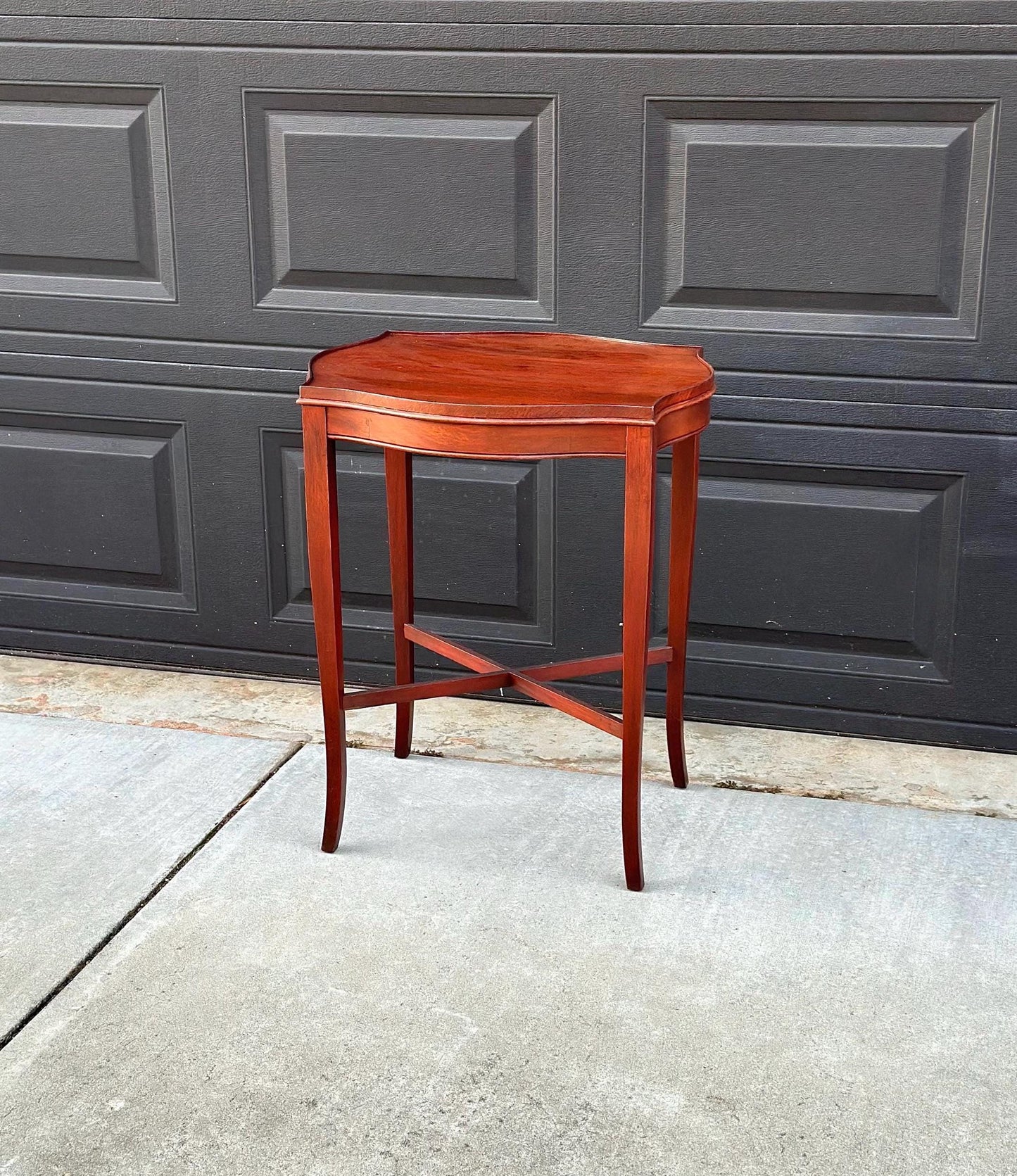 Antique Mid 1900's Hepplewhite Mahogany Stretcher Base Lamp Table