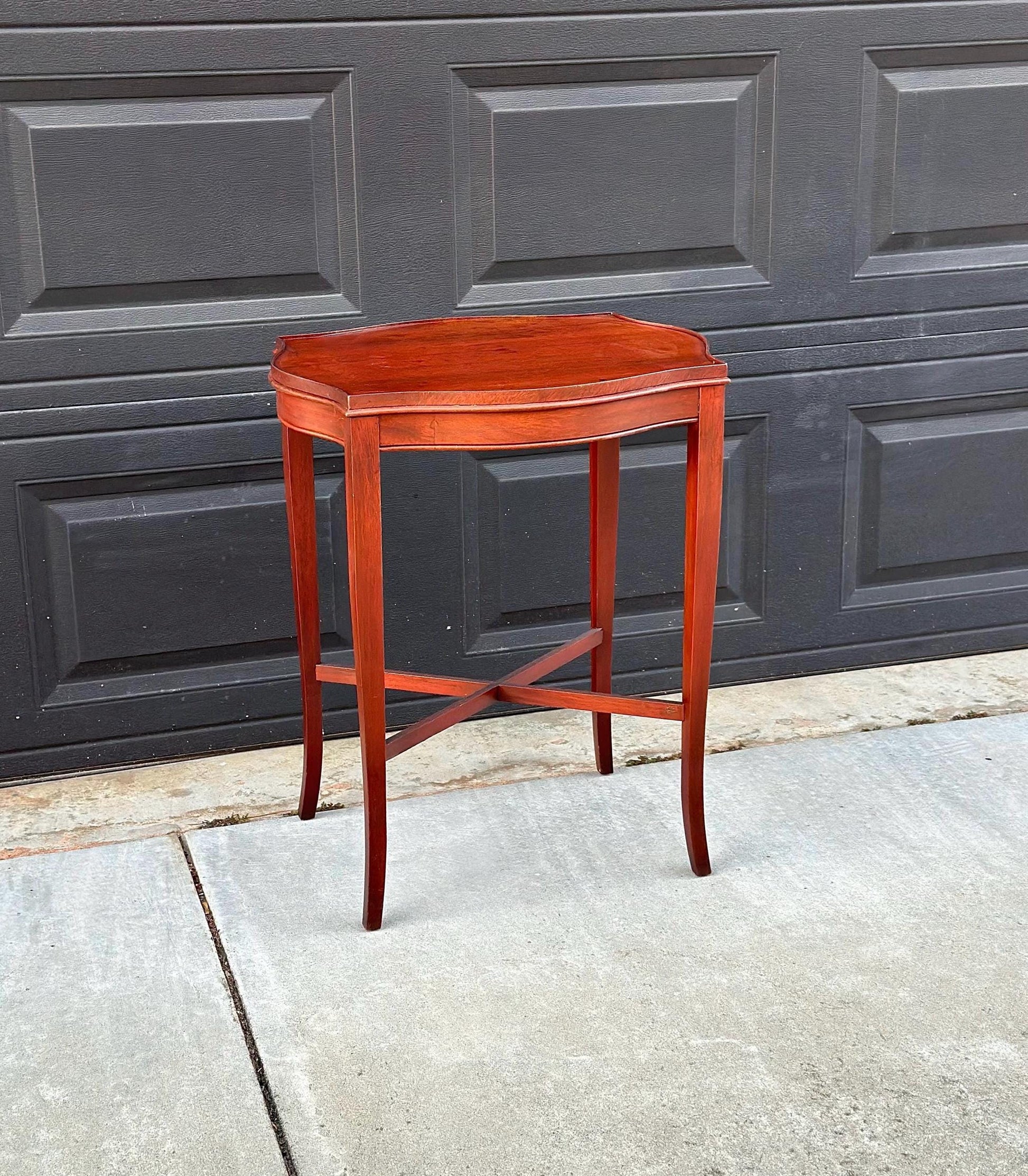 Antique Mid 1900's Hepplewhite Mahogany Stretcher Base Lamp Table