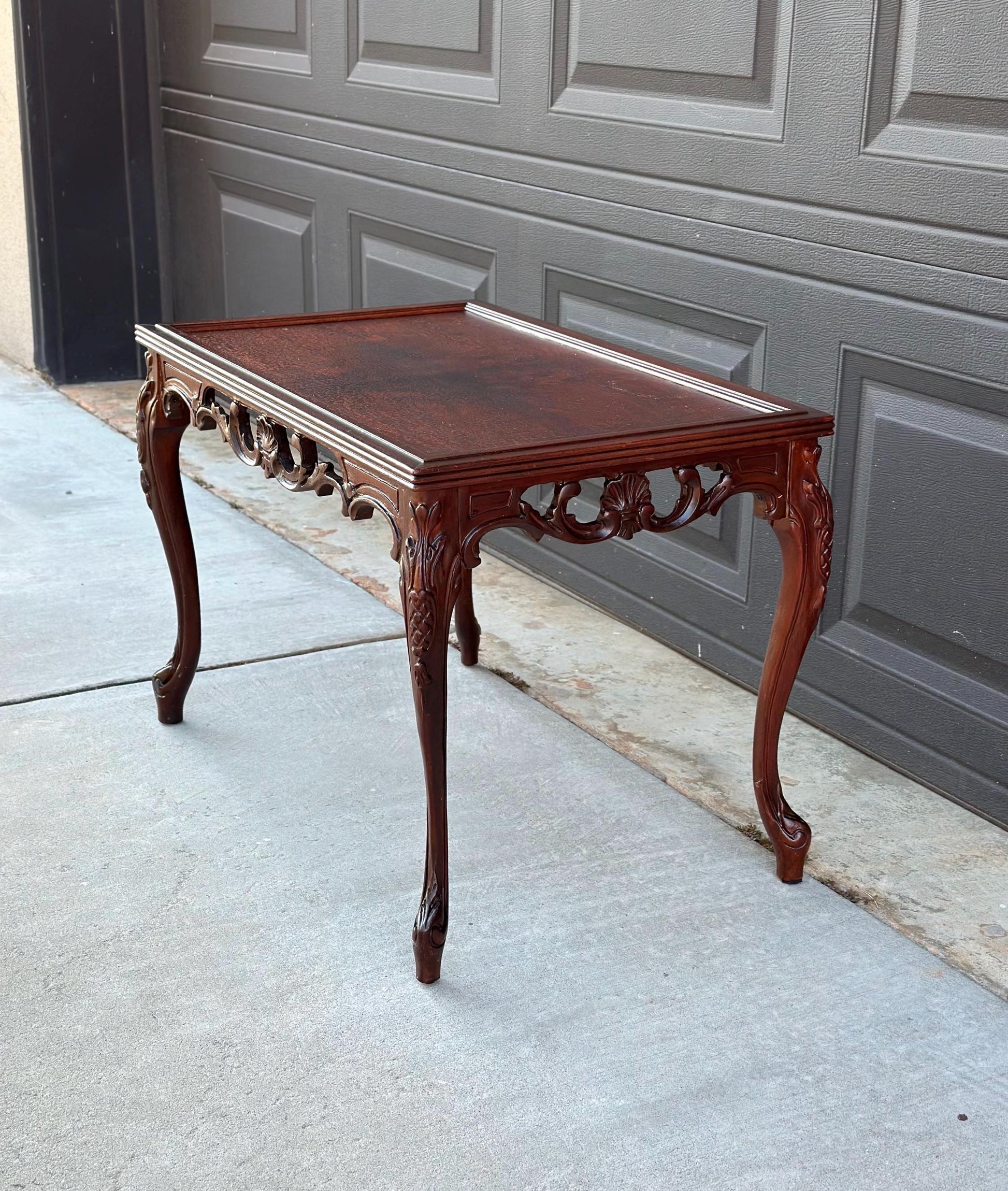 Antique Early 1900's Victorian Book-Matched Mahogany Wood Carved Coffee Table