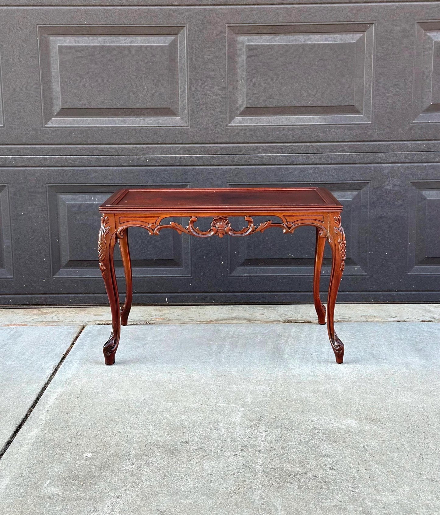 Antique Early 1900's Victorian Book-Matched Mahogany Wood Carved Coffee Table
