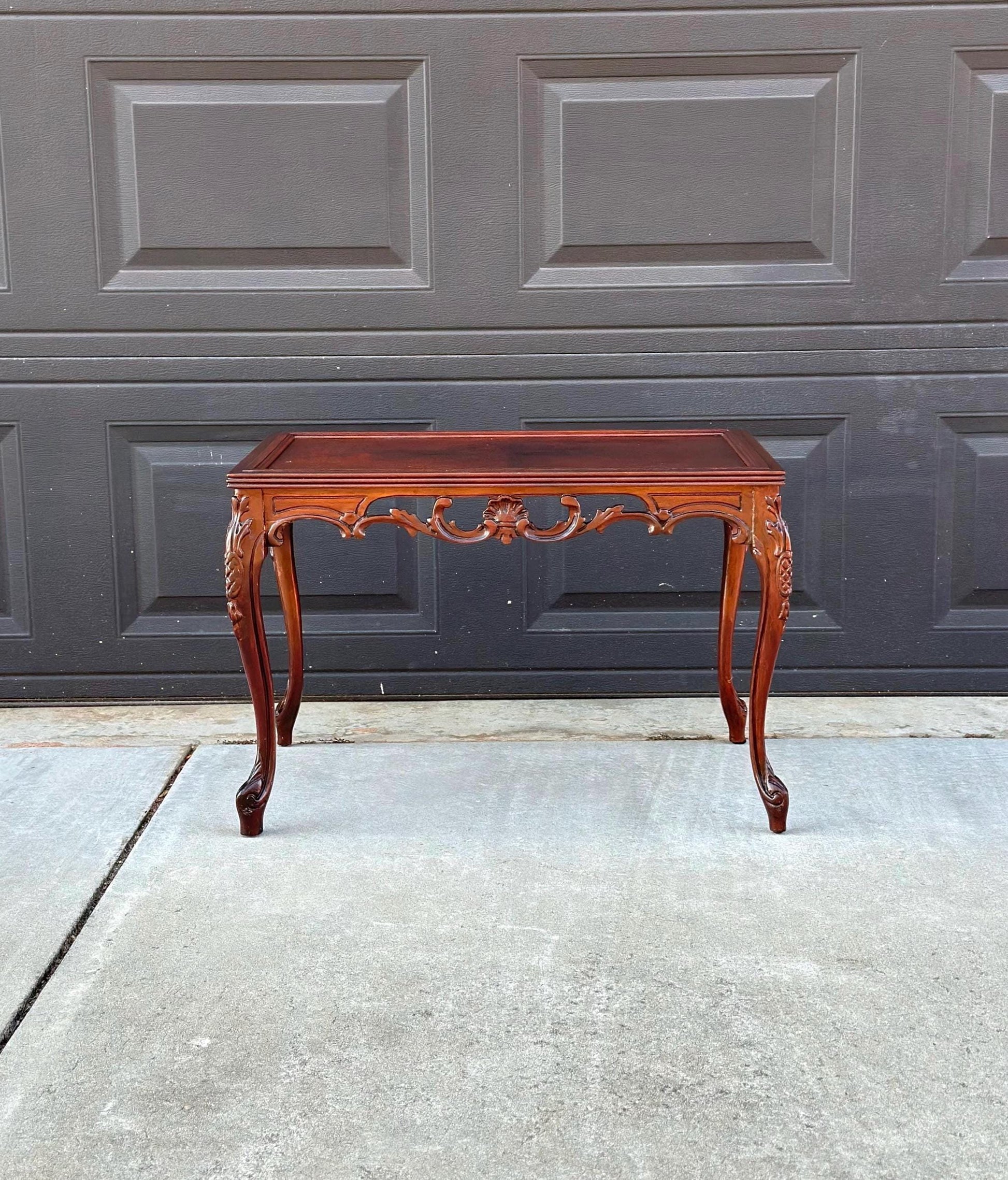 Antique Early 1900's Victorian Book-Matched Mahogany Wood Carved Coffee Table