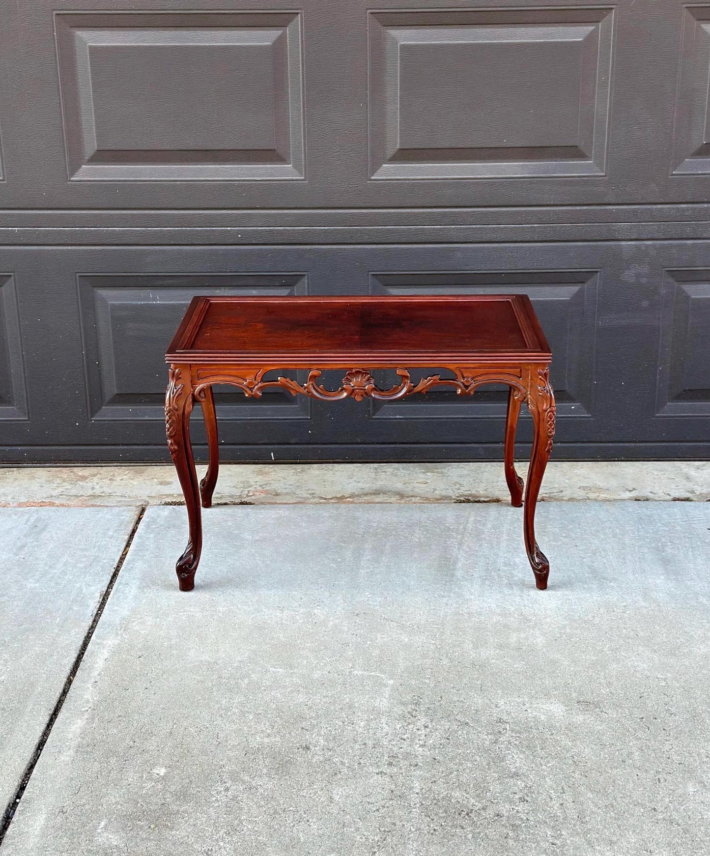 Antique Early 1900's Victorian Book-Matched Mahogany Wood Carved Coffee Table