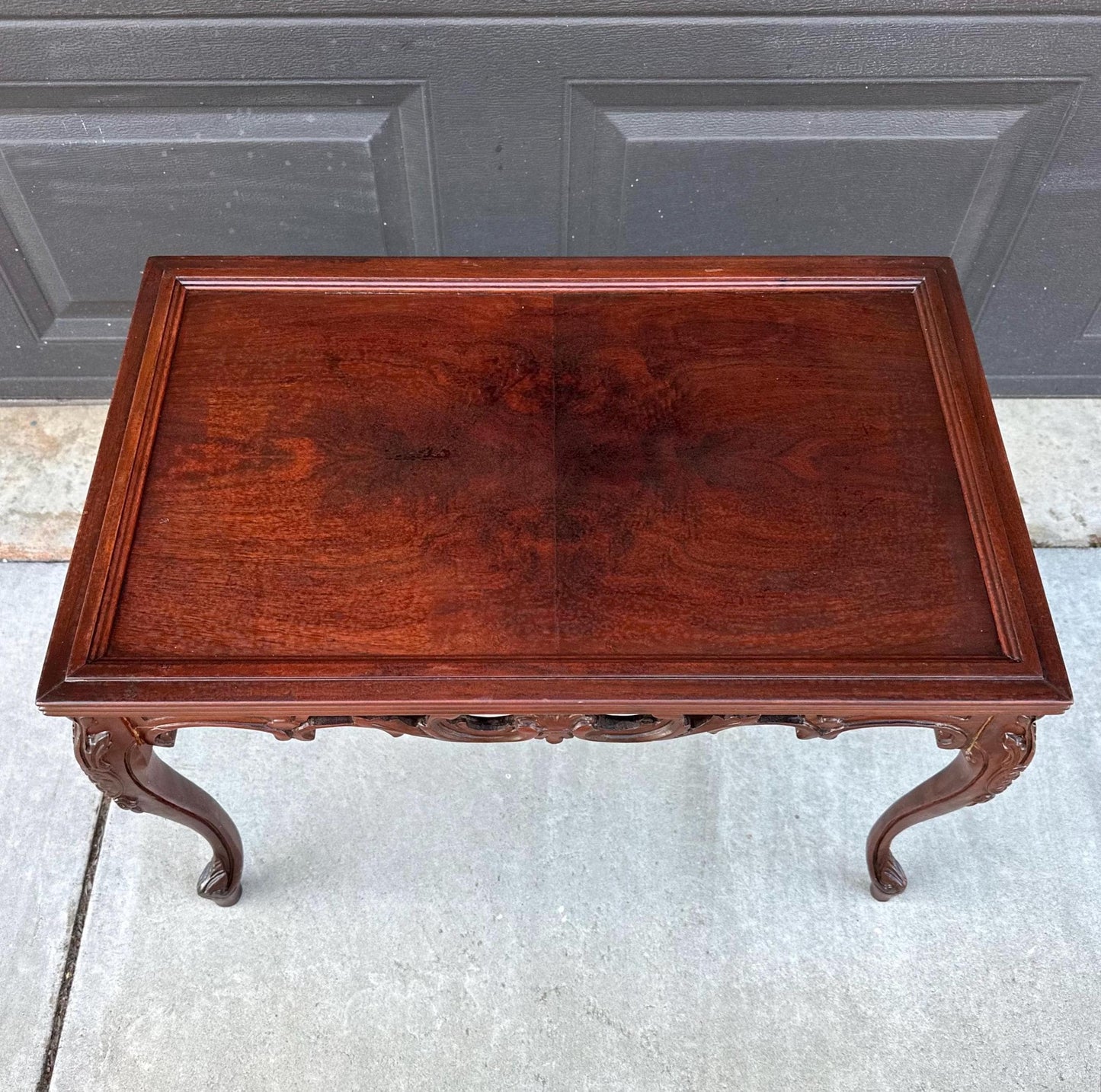 Antique Early 1900's Victorian Book-Matched Mahogany Wood Carved Coffee Table