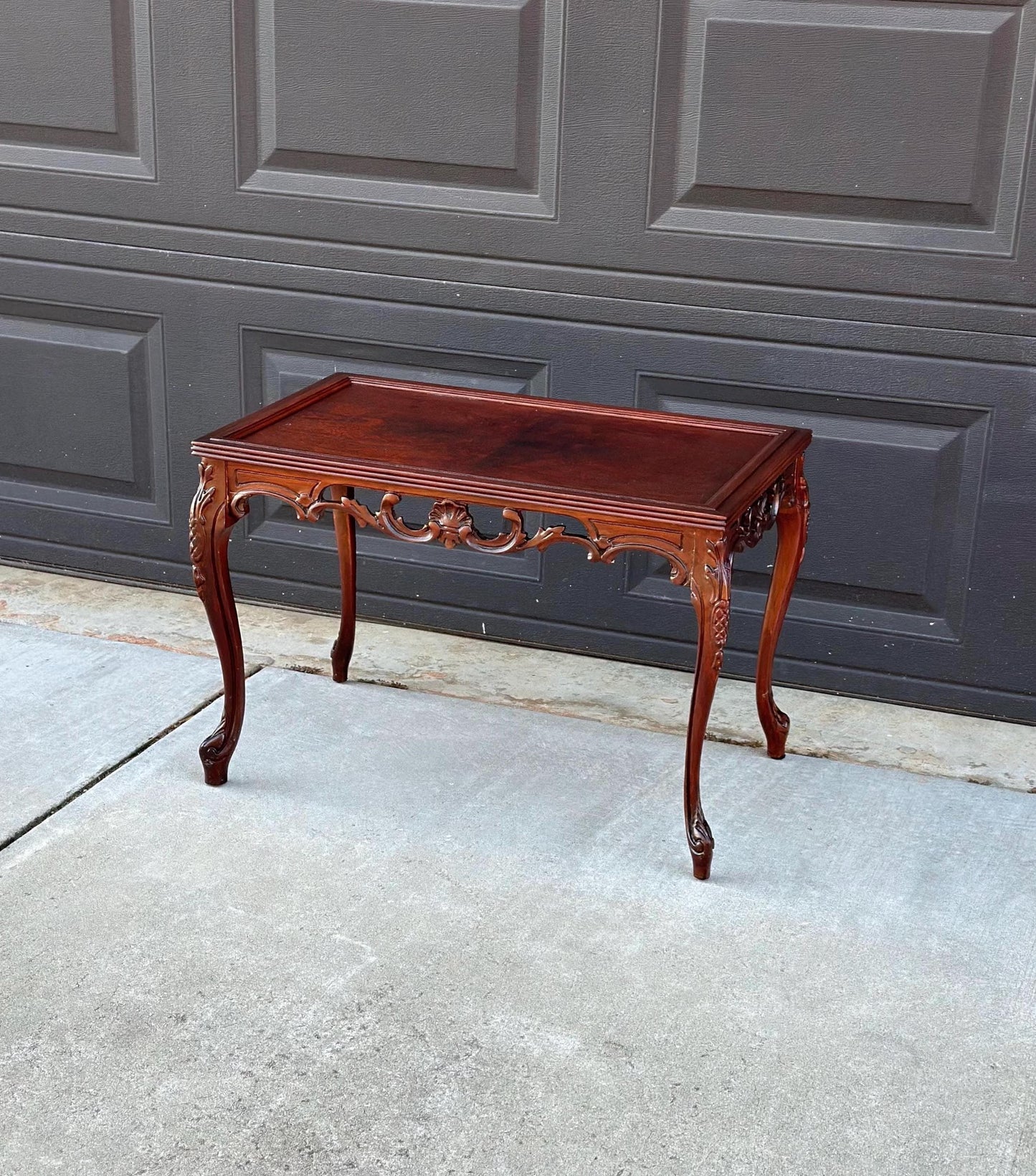 Antique Early 1900's Victorian Book-Matched Mahogany Wood Carved Coffee Table
