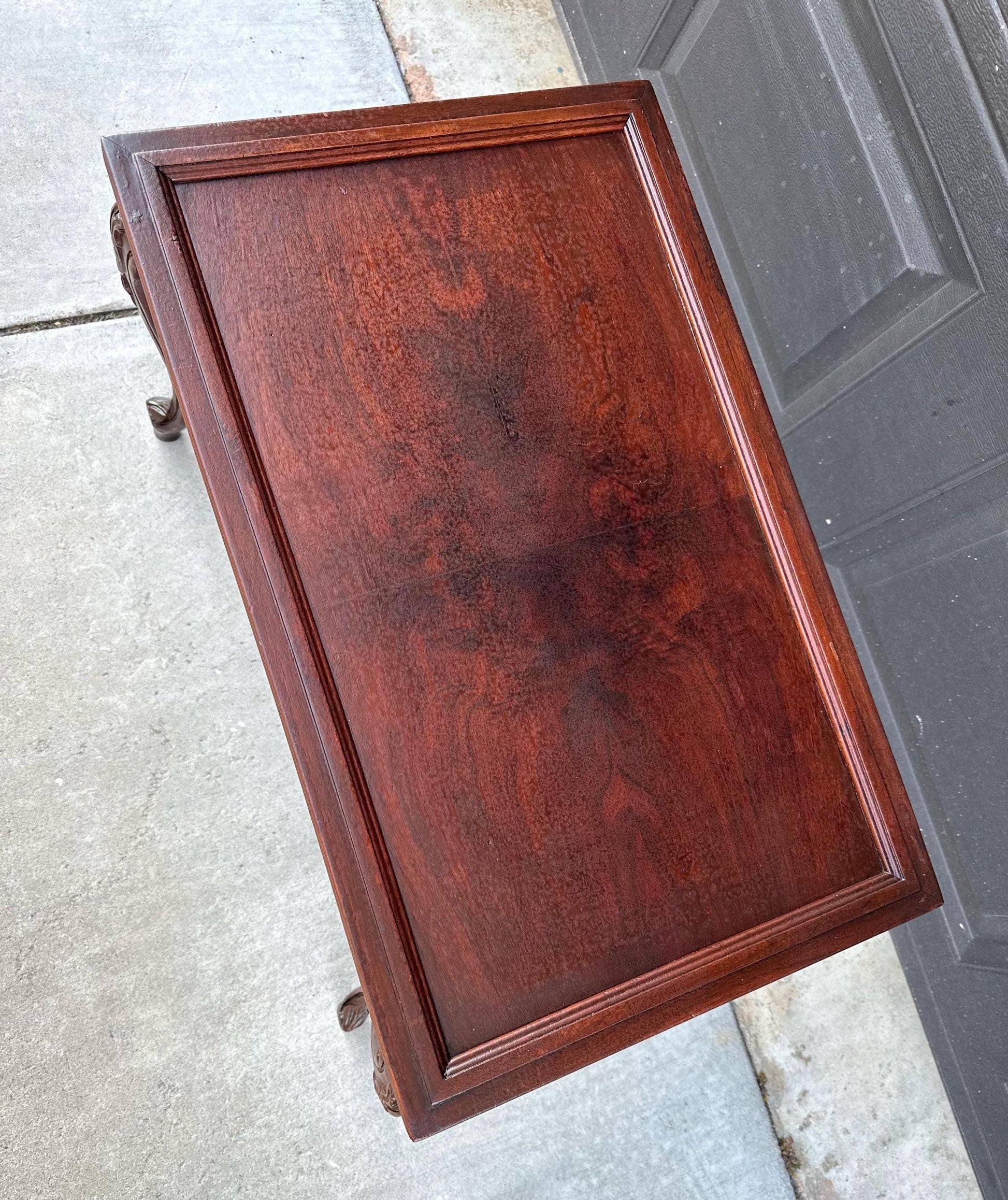 Antique Early 1900's Victorian Book-Matched Mahogany Wood Carved Coffee Table