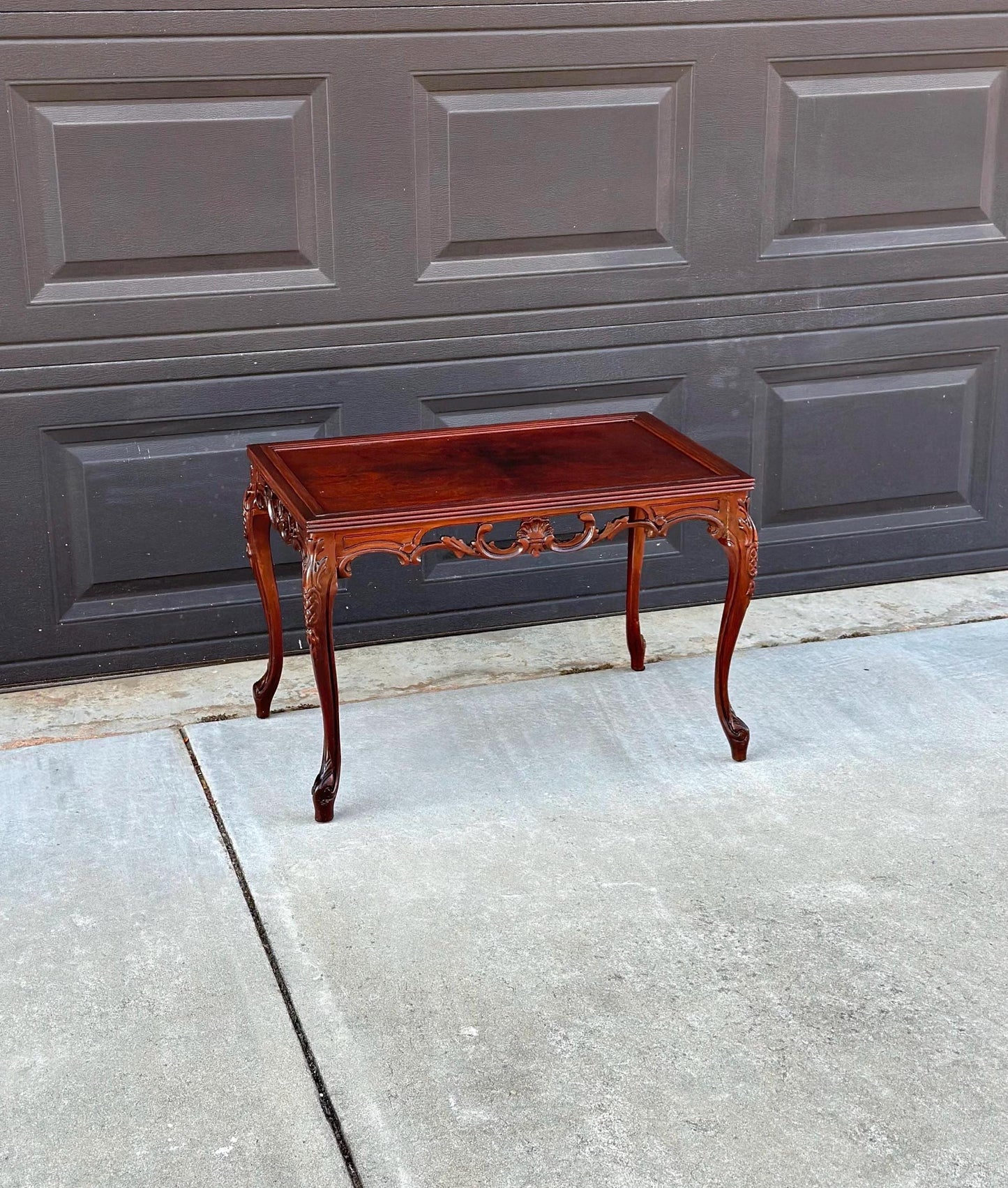 Antique Early 1900's Victorian Book-Matched Mahogany Wood Carved Coffee Table