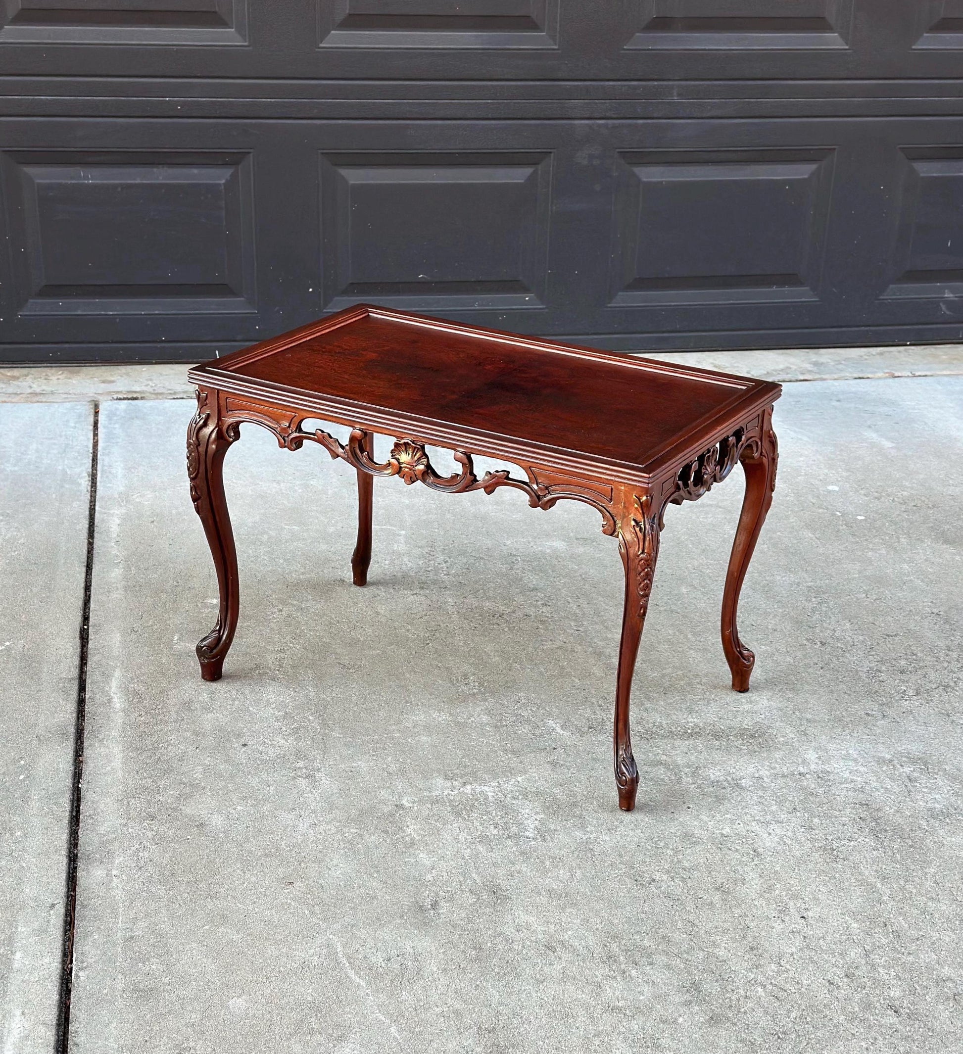 Antique Early 1900's Victorian Book-Matched Mahogany Wood Carved Coffee Table