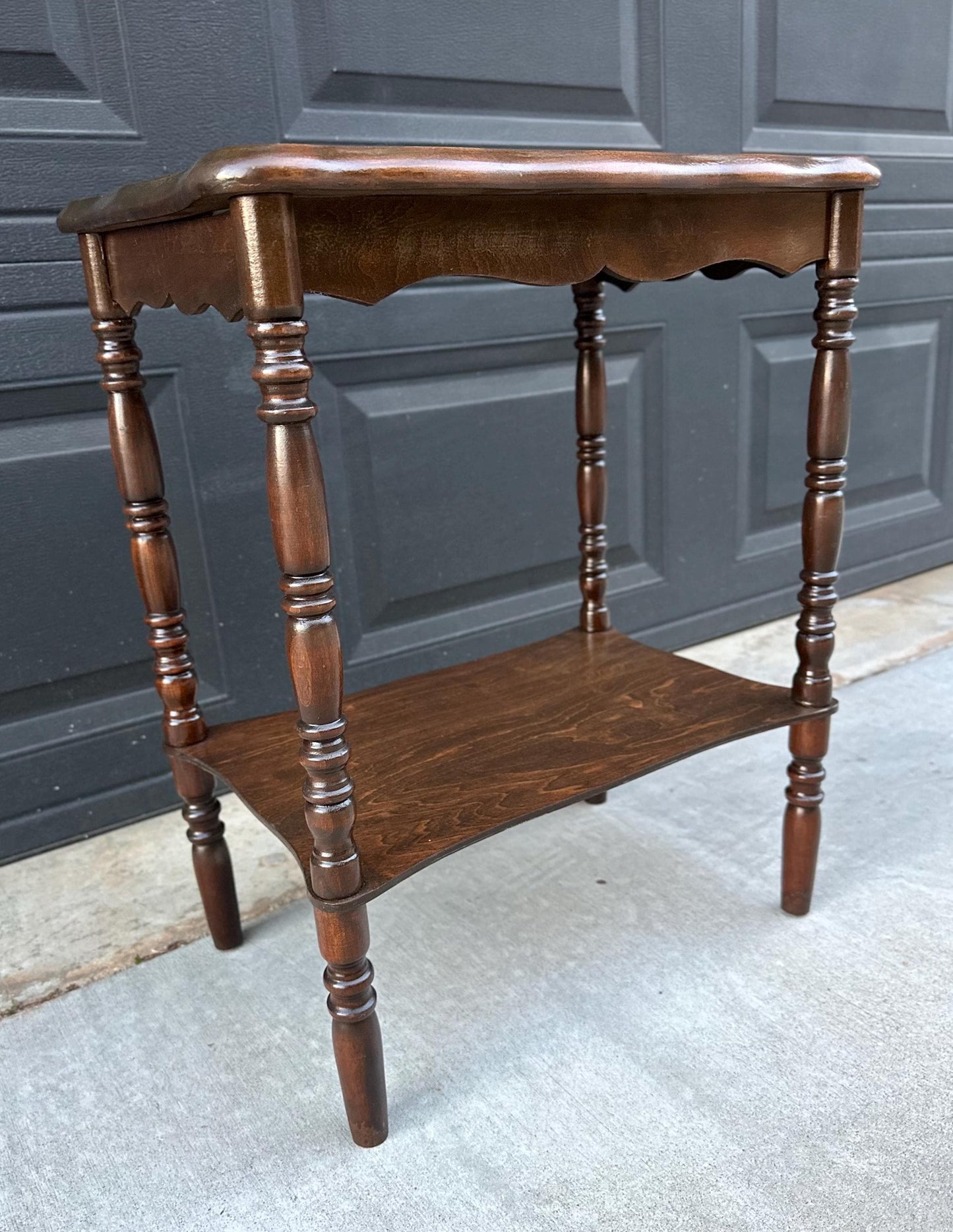 Antique Mid 1900's Solid Wood Spindle Leg Small Scalloped Accent Table