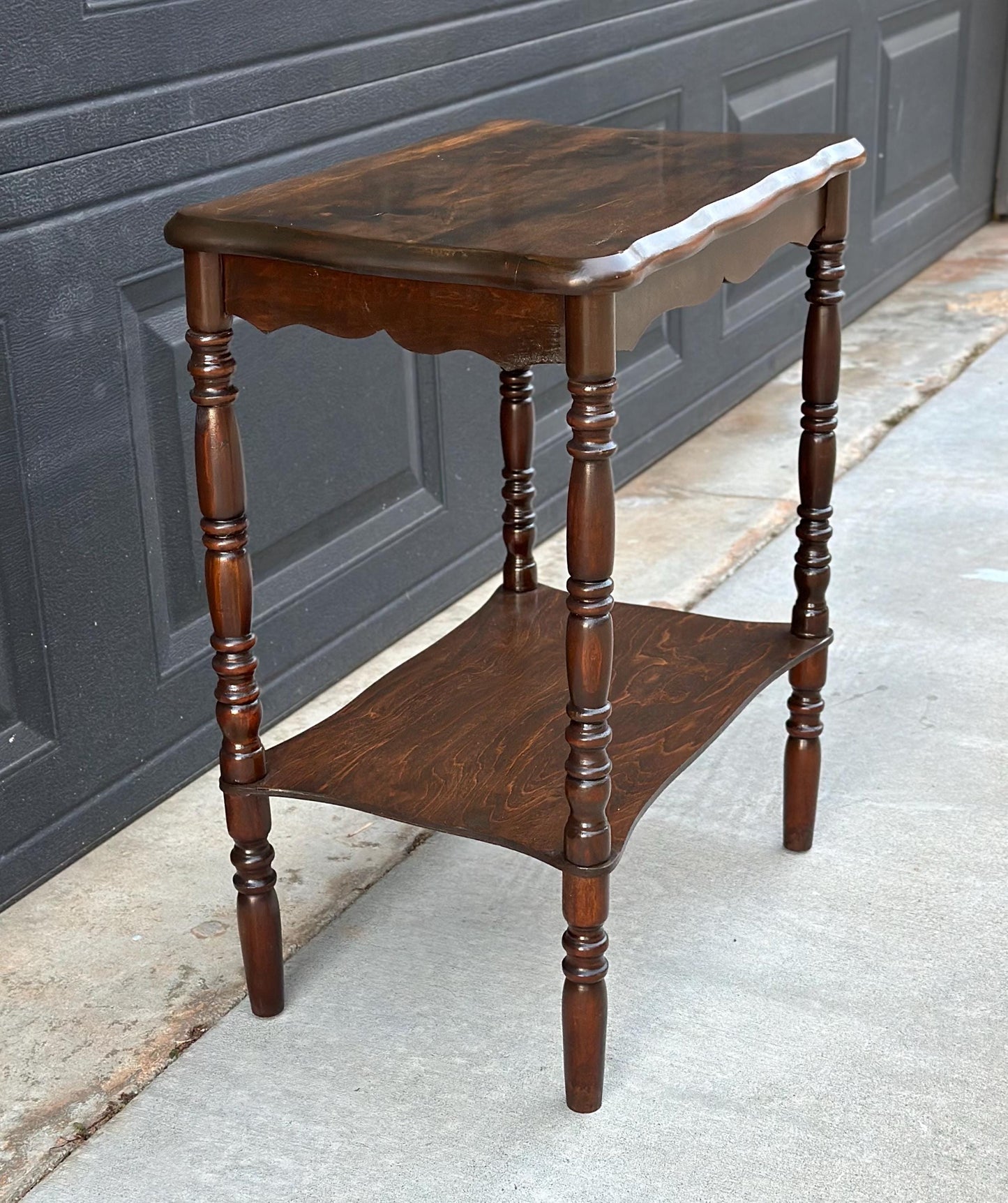 Antique Mid 1900's Solid Wood Spindle Leg Small Scalloped Accent Table