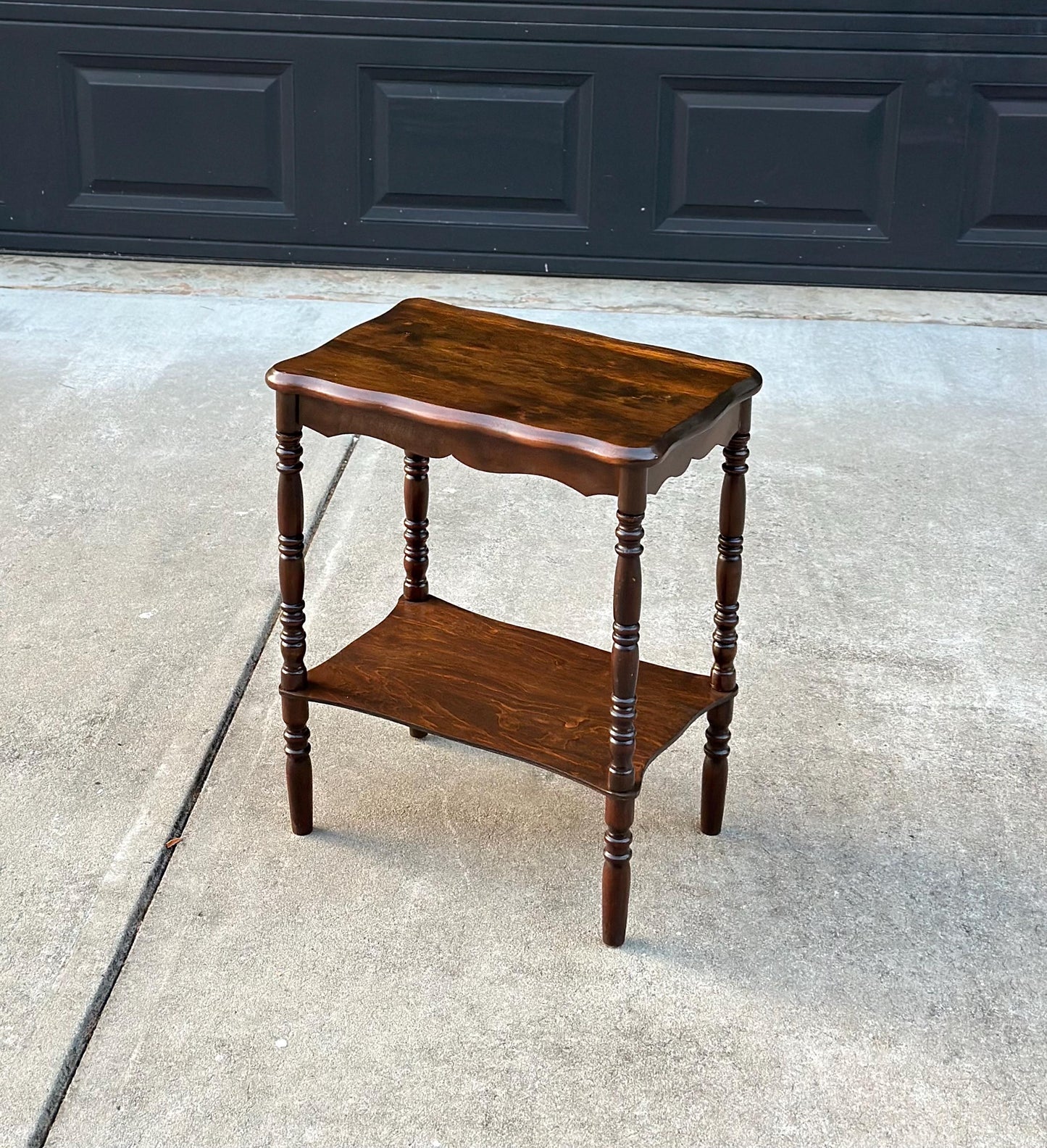 Antique Mid 1900's Solid Wood Spindle Leg Small Scalloped Accent Table