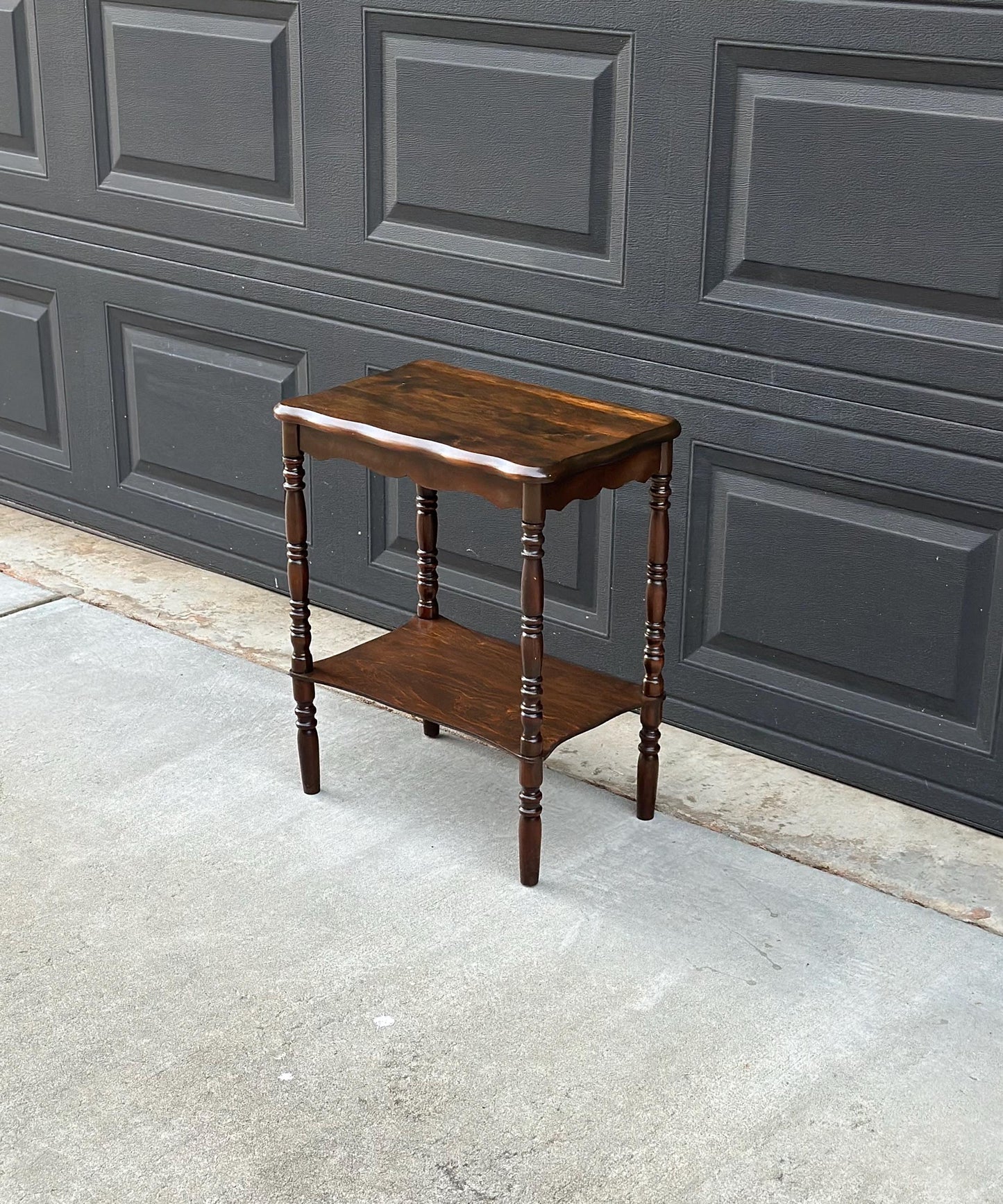 Antique Mid 1900's Solid Wood Spindle Leg Small Scalloped Accent Table