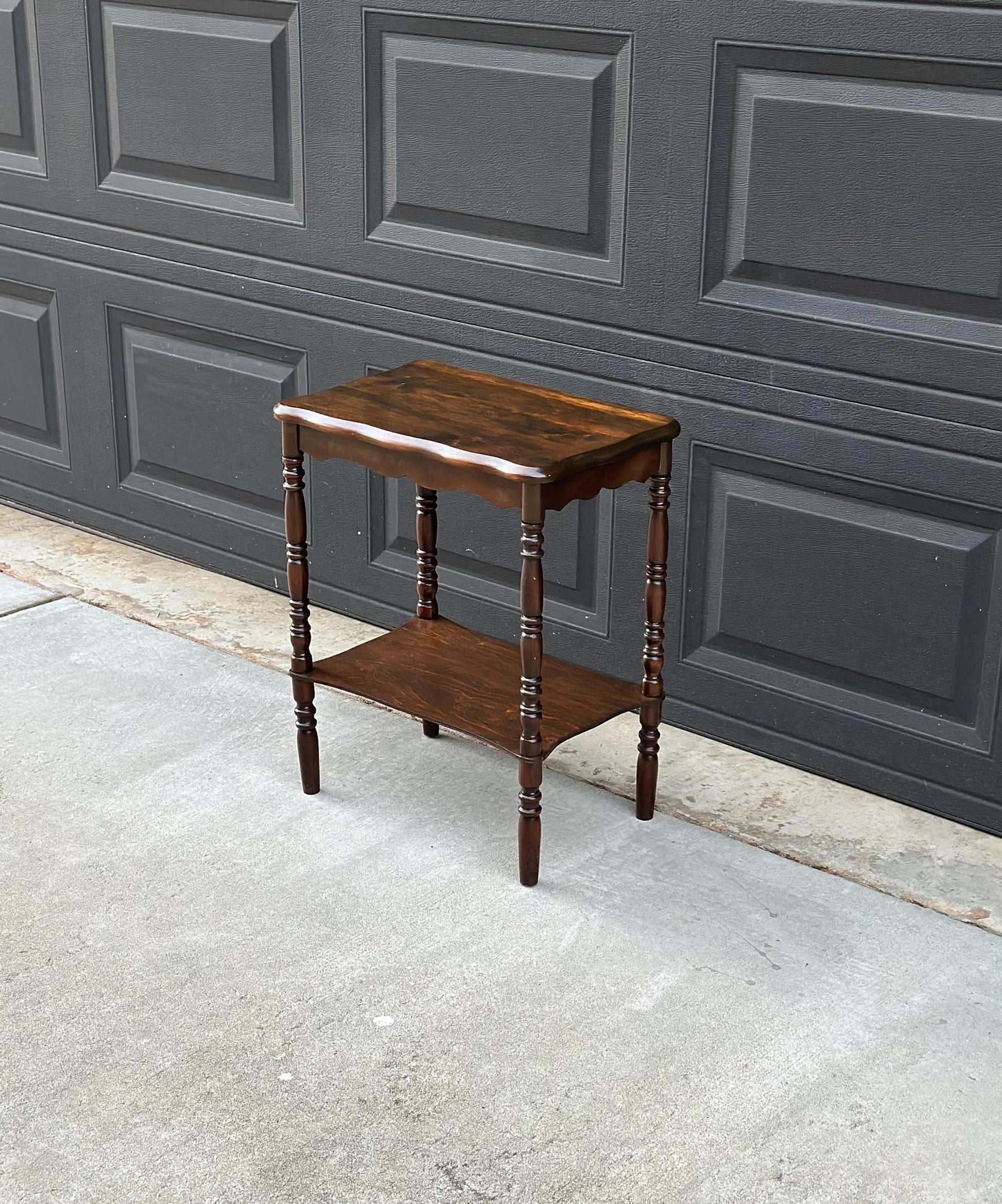 Antique Mid 1900's Solid Wood Spindle Leg Small Scalloped Accent Table