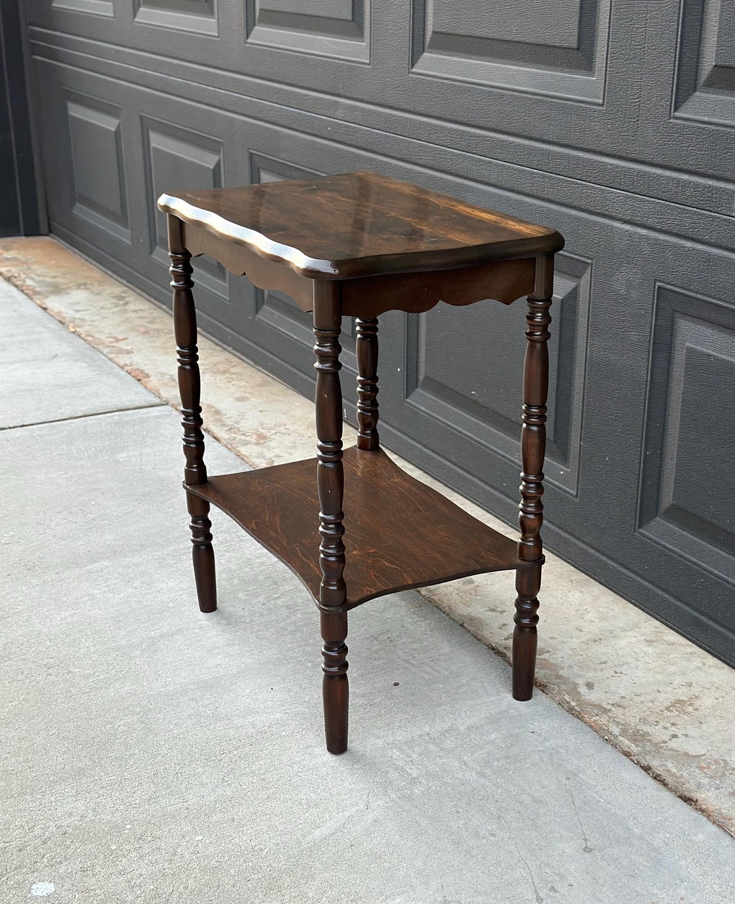 Antique Mid 1900's Solid Wood Spindle Leg Small Scalloped Accent Table