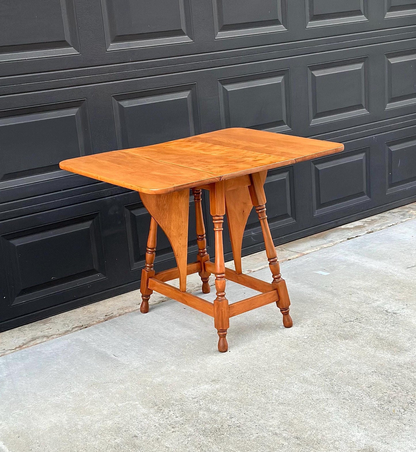 Vintage Mid 1900's Solid Wood Extending Gateleg Maple Dining Table