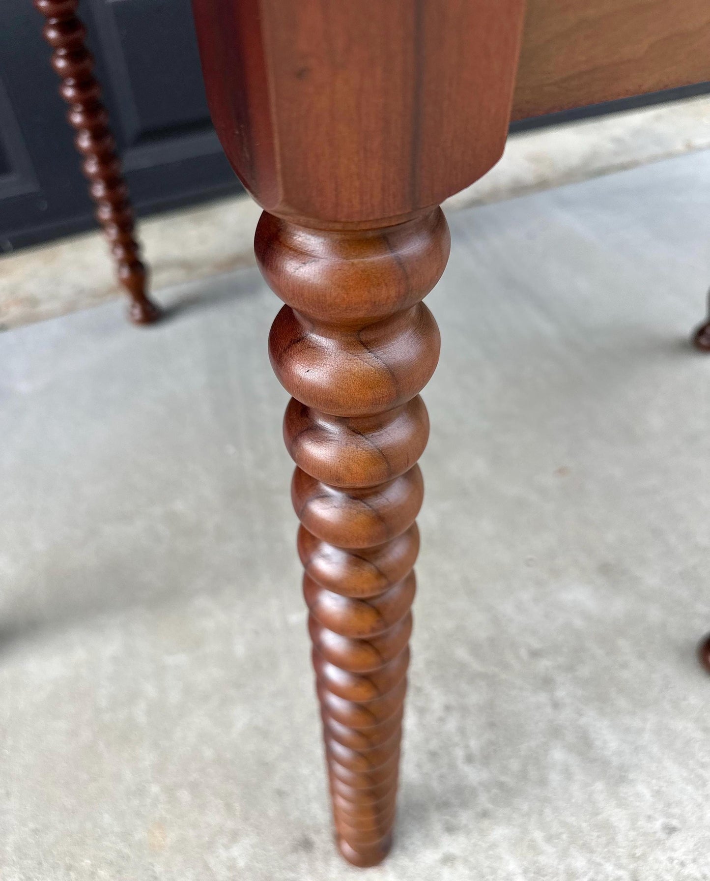 Vintage Late 19th Century Spindle Leg Victorian Mahogany Wood Gateleg Practical Dining Table
