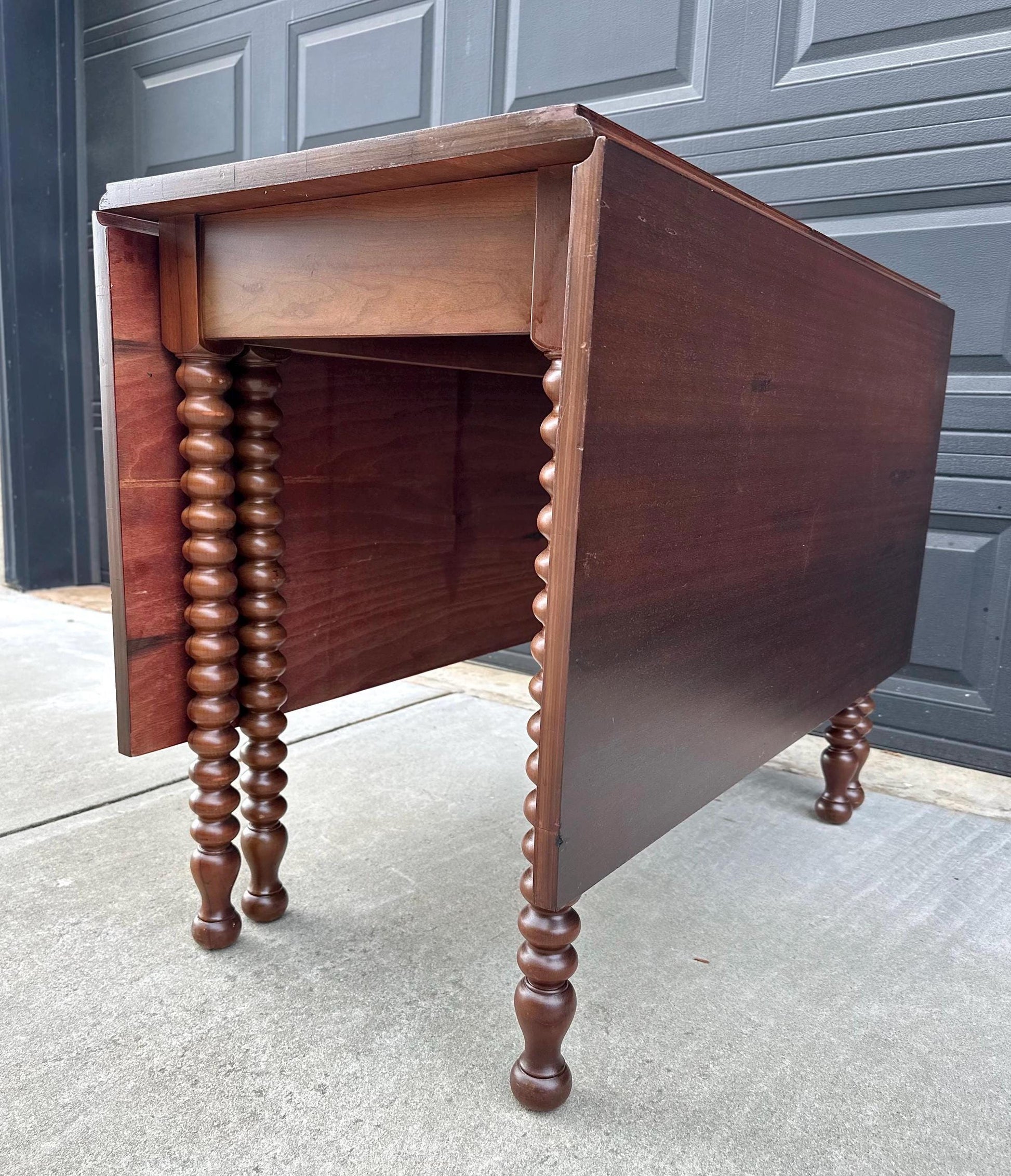 Vintage Late 19th Century Spindle Leg Victorian Mahogany Wood Gateleg Practical Dining Table