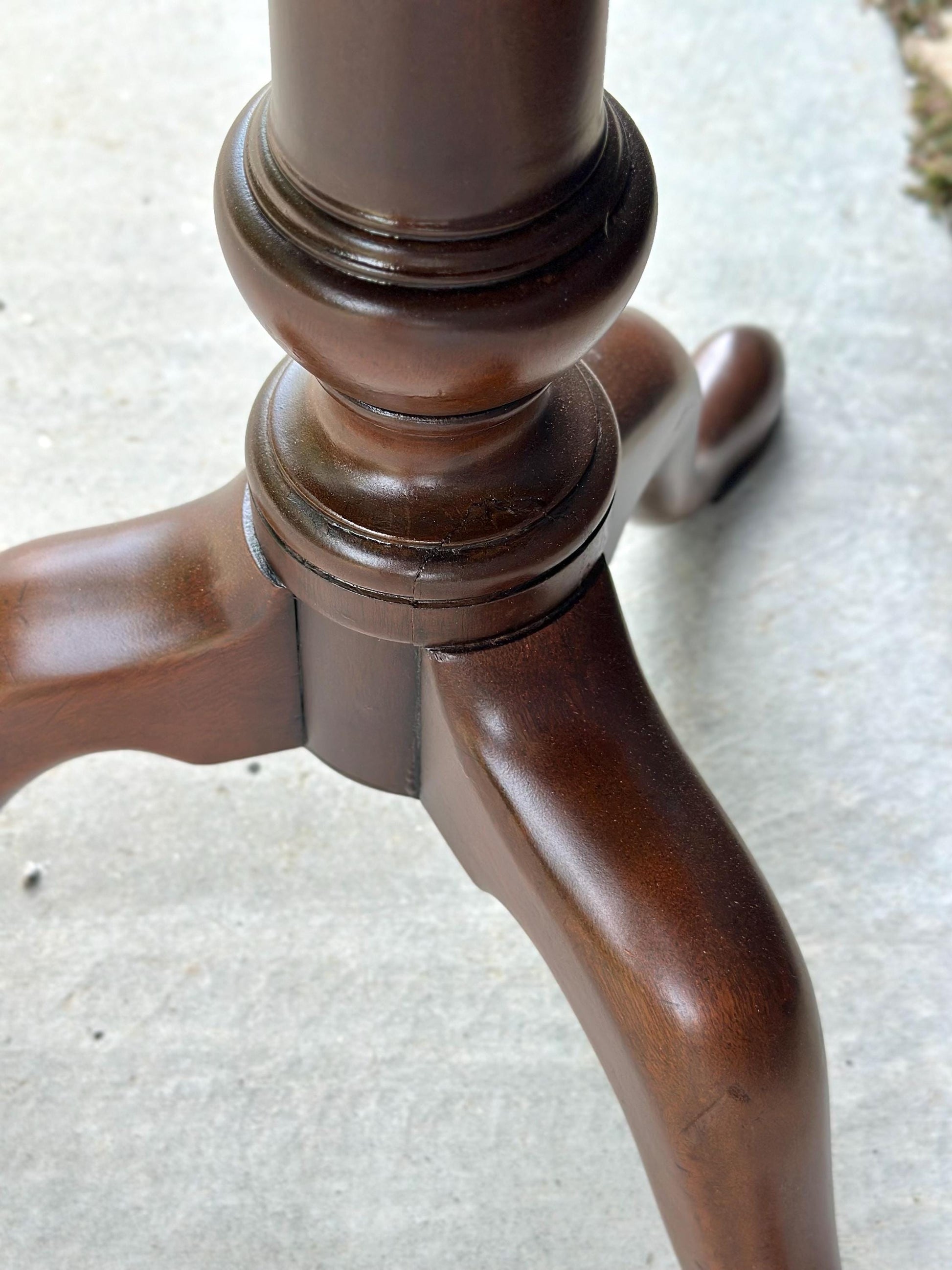 Vintage Mid 1900s Kittinger Williamsburg Mahogany Colonial Lamp Accent Table 25"