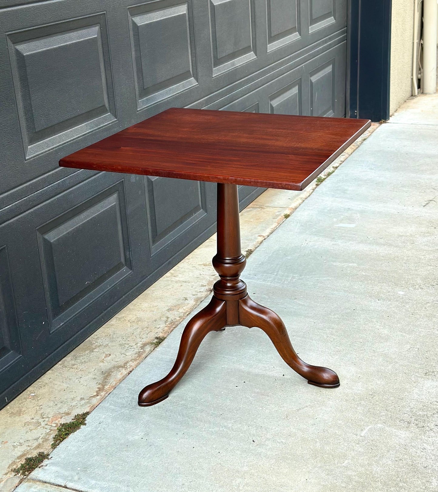 Vintage Mid 1900s Kittinger Williamsburg Mahogany Colonial Lamp Accent Table 25"