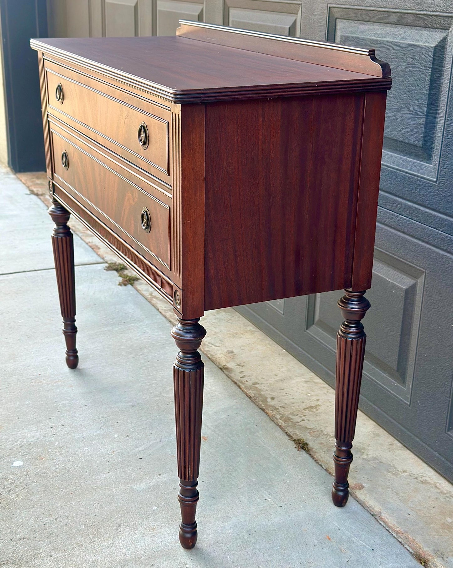 Vintage Mid 20th Century Crotch Mahogany Federal Fluted Leg Hallway Accent Table