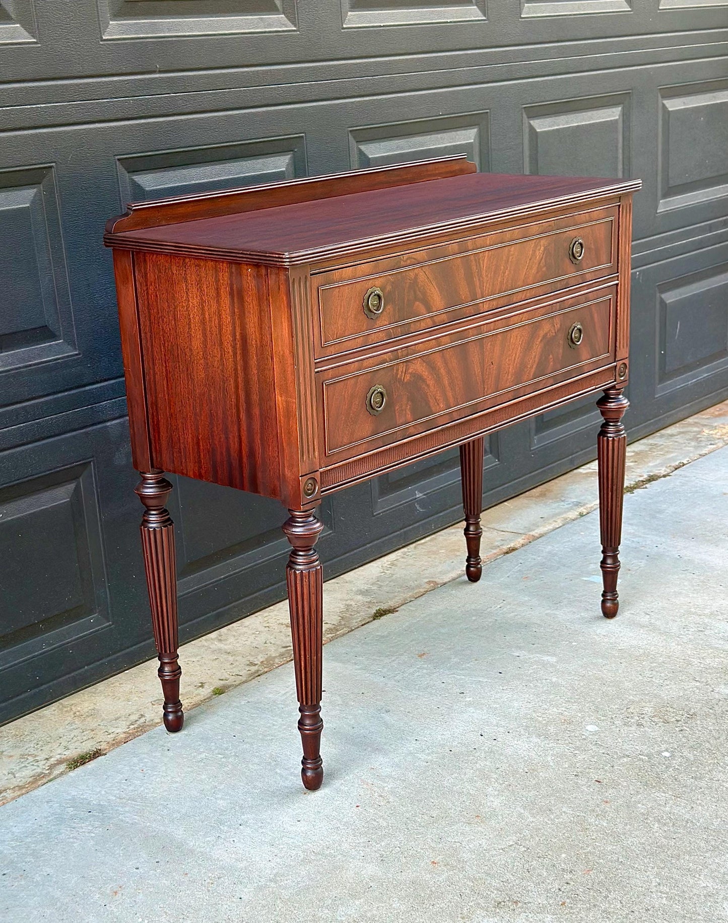 Vintage Mid 20th Century Crotch Mahogany Federal Fluted Leg Hallway Accent Table