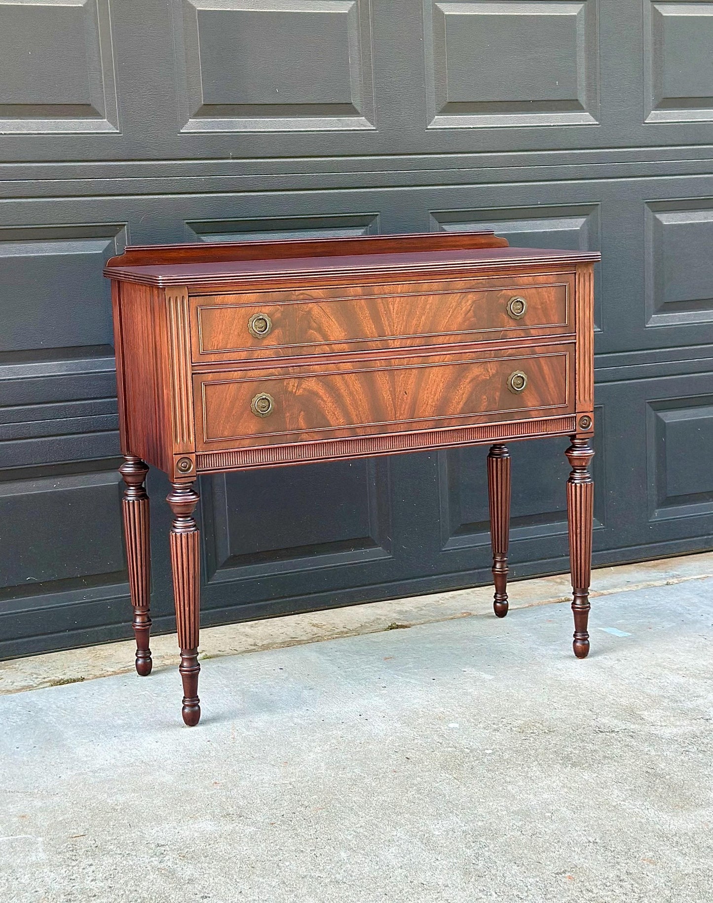 Vintage Mid 20th Century Crotch Mahogany Federal Fluted Leg Hallway Accent Table