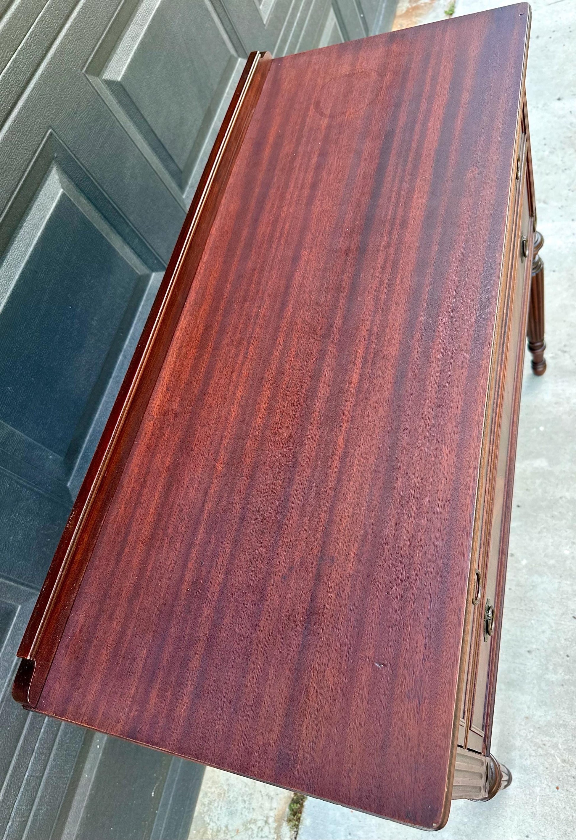 Vintage Mid 20th Century Crotch Mahogany Federal Fluted Leg Hallway Accent Table