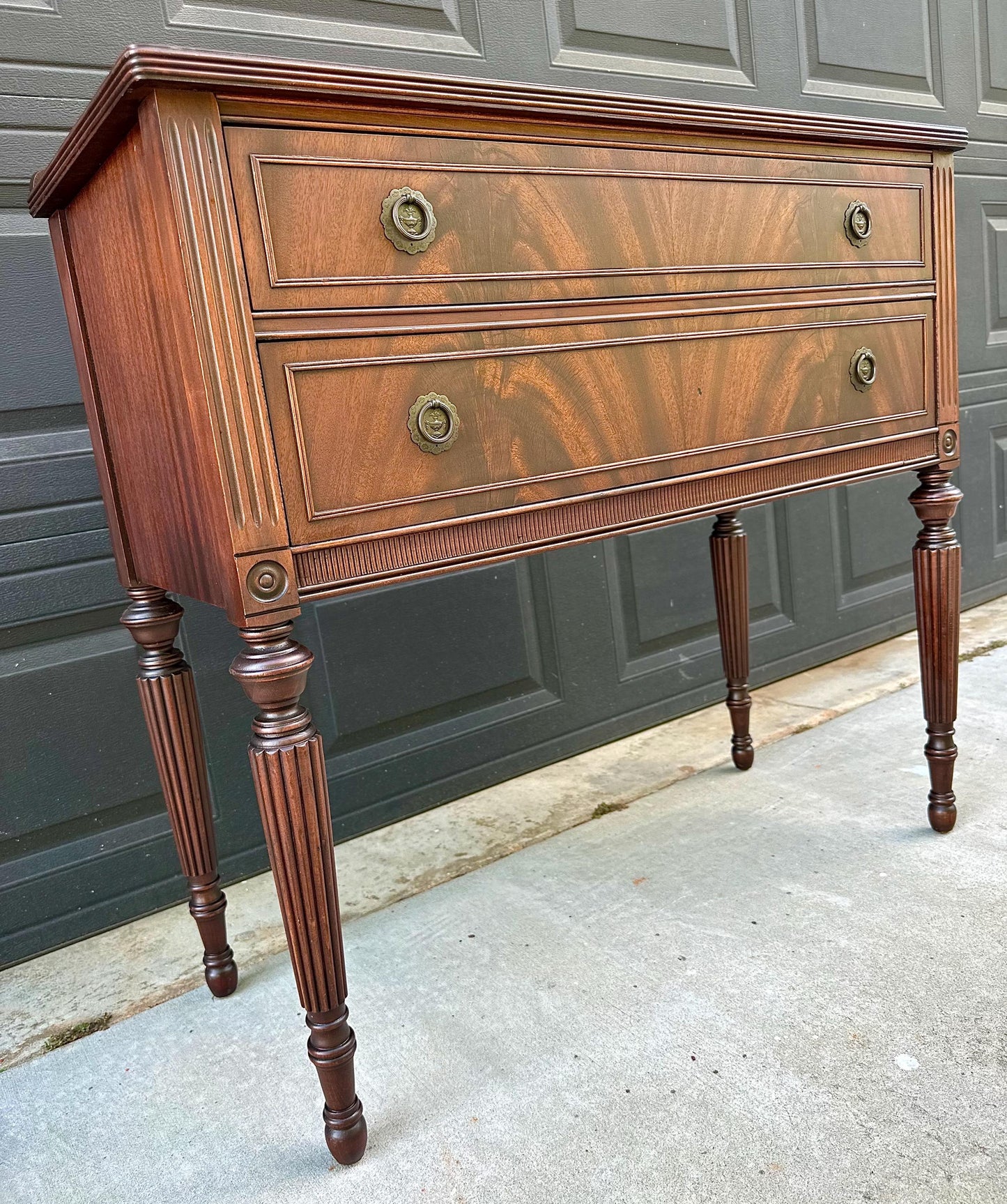 Vintage Mid 20th Century Crotch Mahogany Federal Fluted Leg Hallway Accent Table