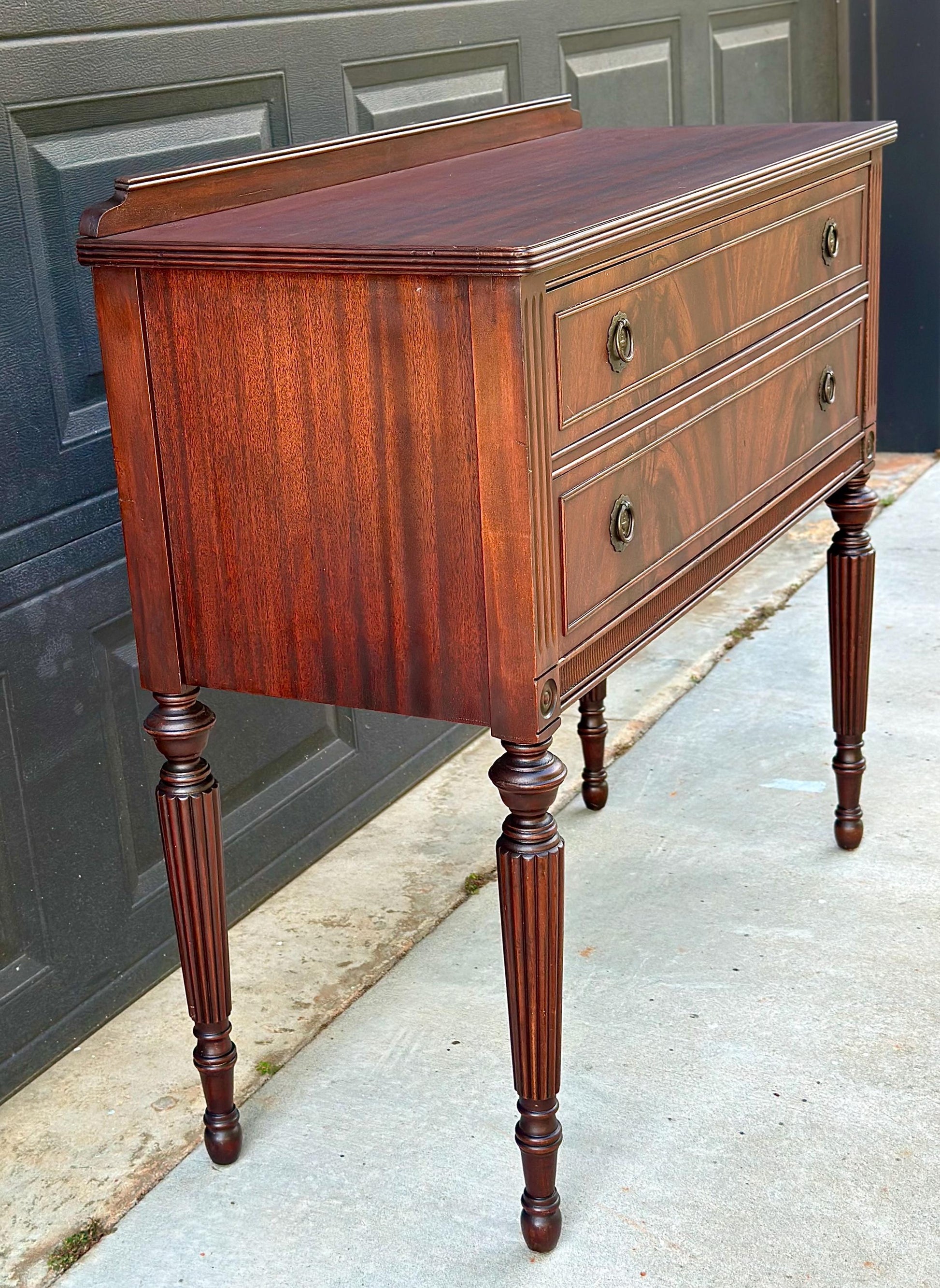 Vintage Mid 20th Century Crotch Mahogany Federal Fluted Leg Hallway Accent Table