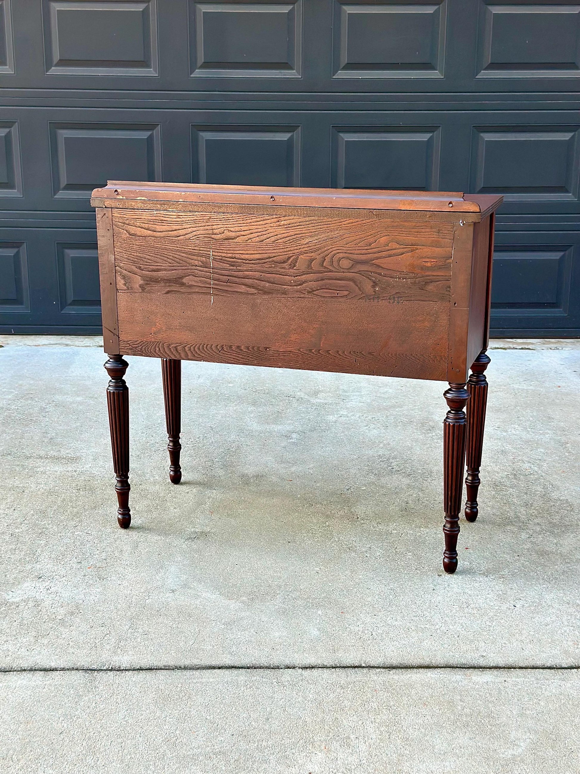 Vintage Mid 20th Century Crotch Mahogany Federal Fluted Leg Hallway Accent Table