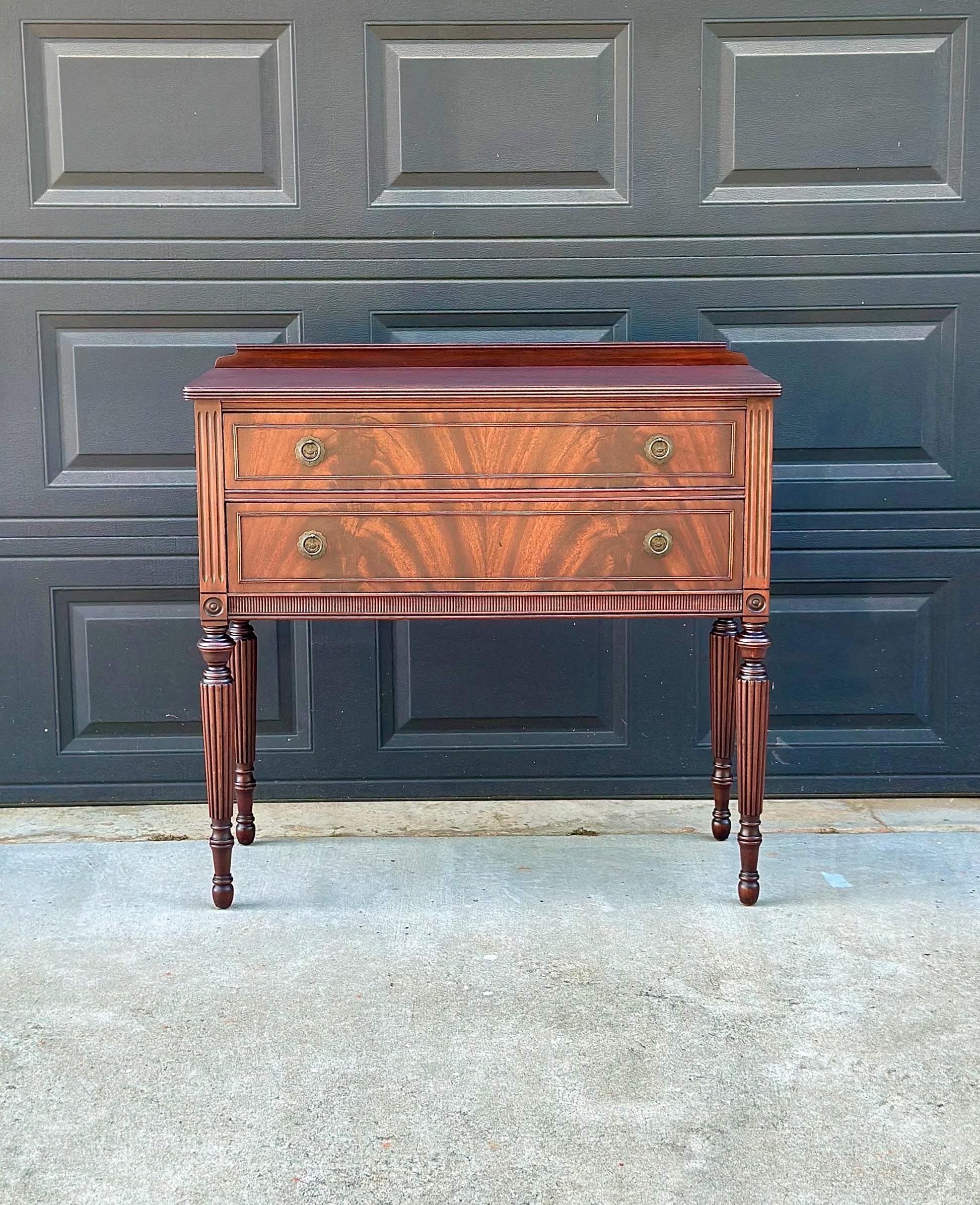 Vintage Mid 20th Century Crotch Mahogany Federal Fluted Leg Hallway Accent Table