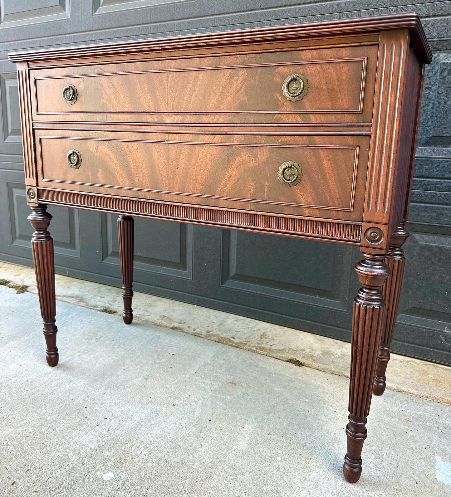 Vintage Mid 20th Century Crotch Mahogany Federal Fluted Leg Hallway Accent Table