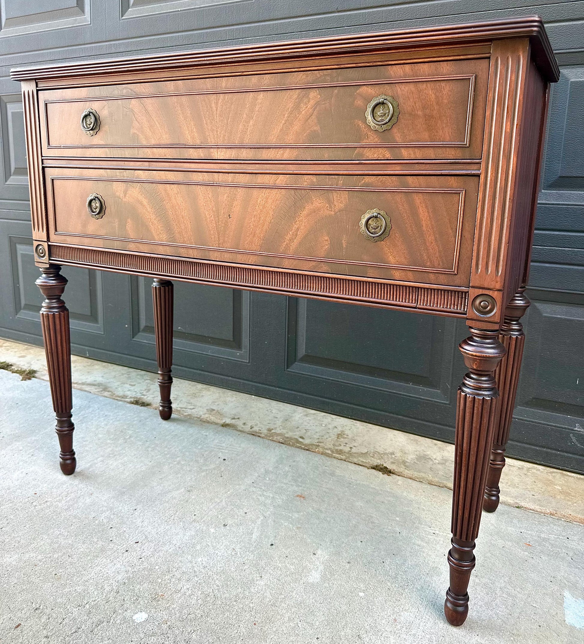 Vintage Mid 20th Century Crotch Mahogany Federal Fluted Leg Hallway Accent Table