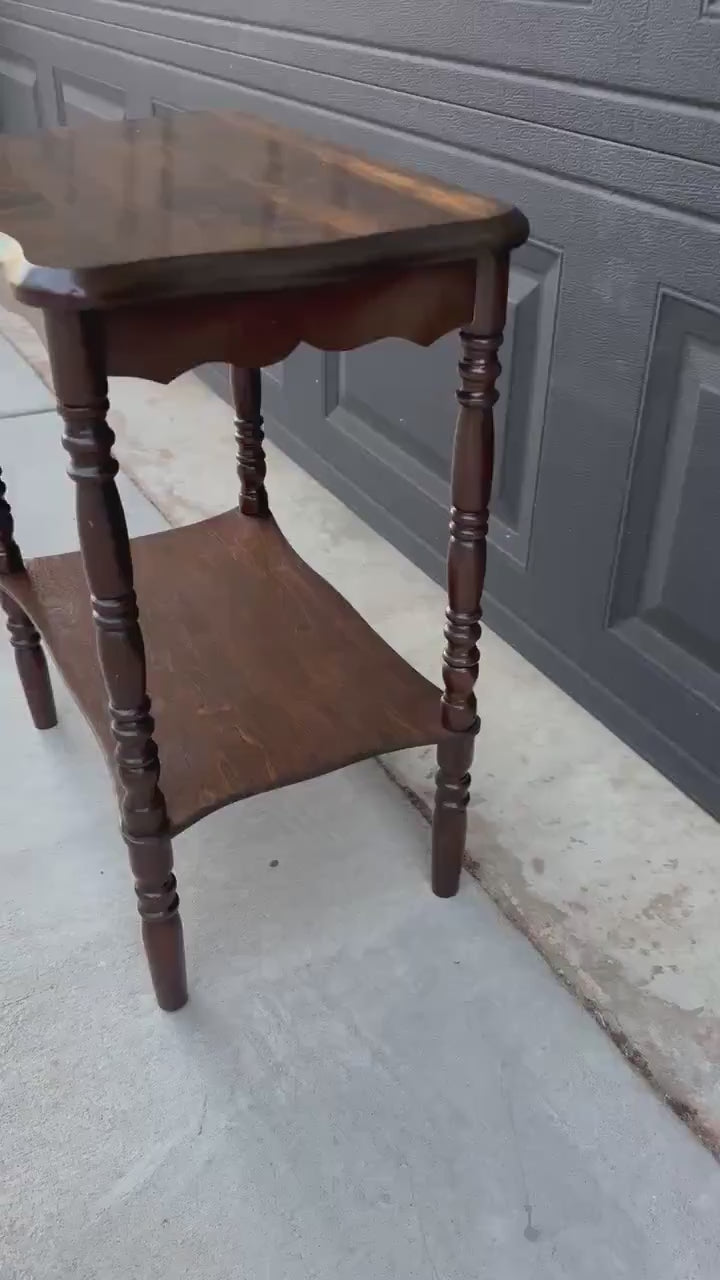 Antique Mid 1900's Solid Wood Spindle Leg Small Scalloped Accent Table