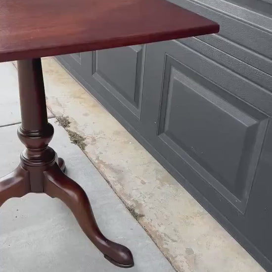 Vintage Mid 1900s Kittinger Williamsburg Mahogany Colonial Lamp Accent Table 25"