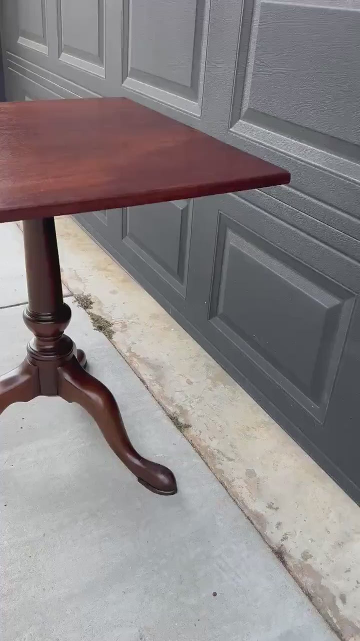 Vintage Mid 1900s Kittinger Williamsburg Mahogany Colonial Lamp Accent Table 25"
