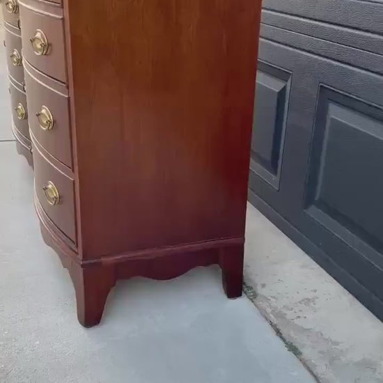 Vintage Mahogany Bow Front Hepplewhite Four Drawer Thomasville Nightstands - a Pair