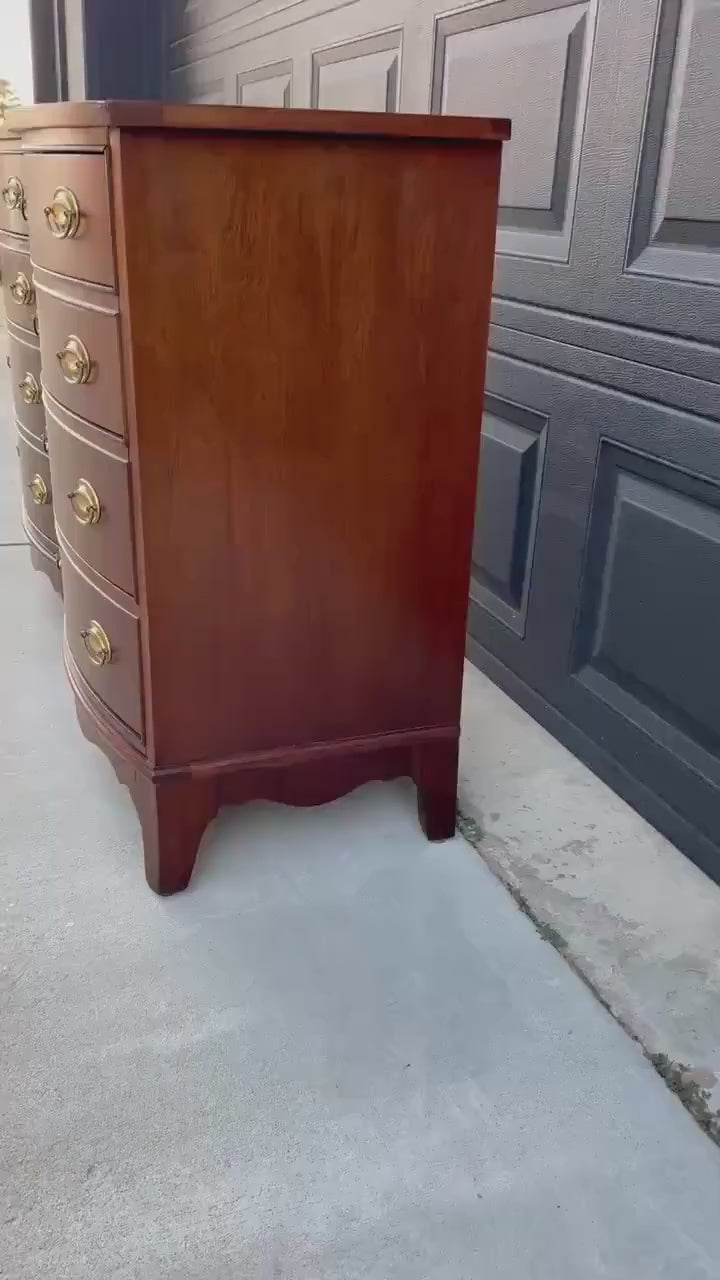 Vintage Mahogany Bow Front Hepplewhite Four Drawer Thomasville Nightstands - a Pair